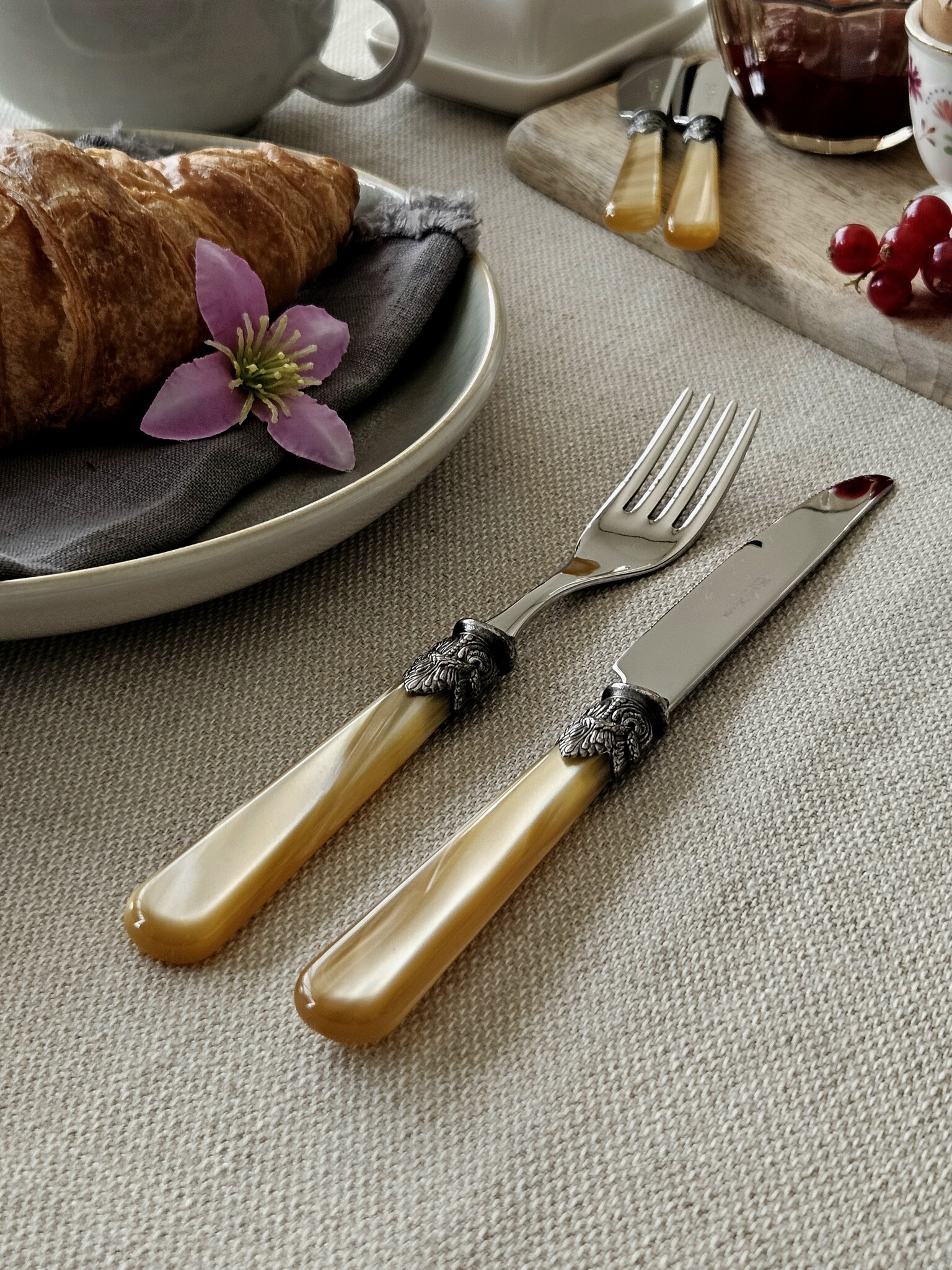 Knife, Honey Gold (mother-of-pearl sheen), Breakfast