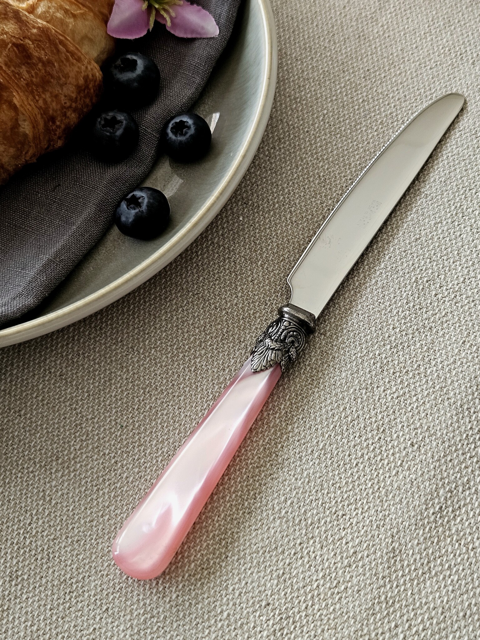 Knife, Pink (mother-of-pearl sheen), Breakfast