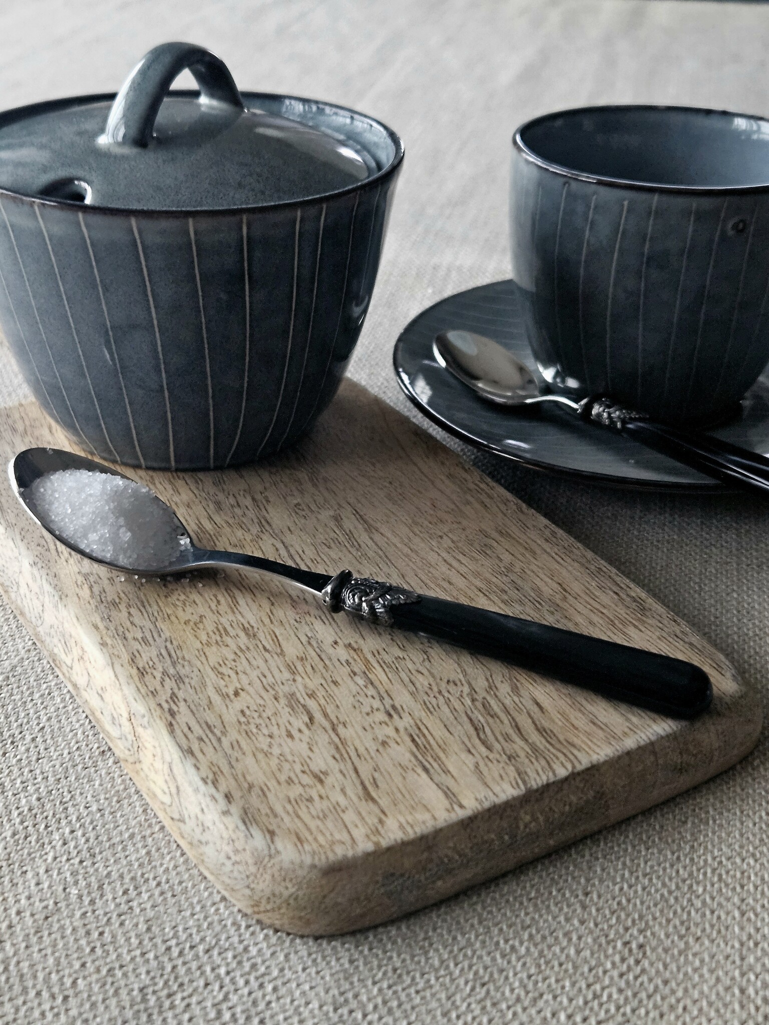 Sugar spoon, Black (mother-of-pearl sheen)