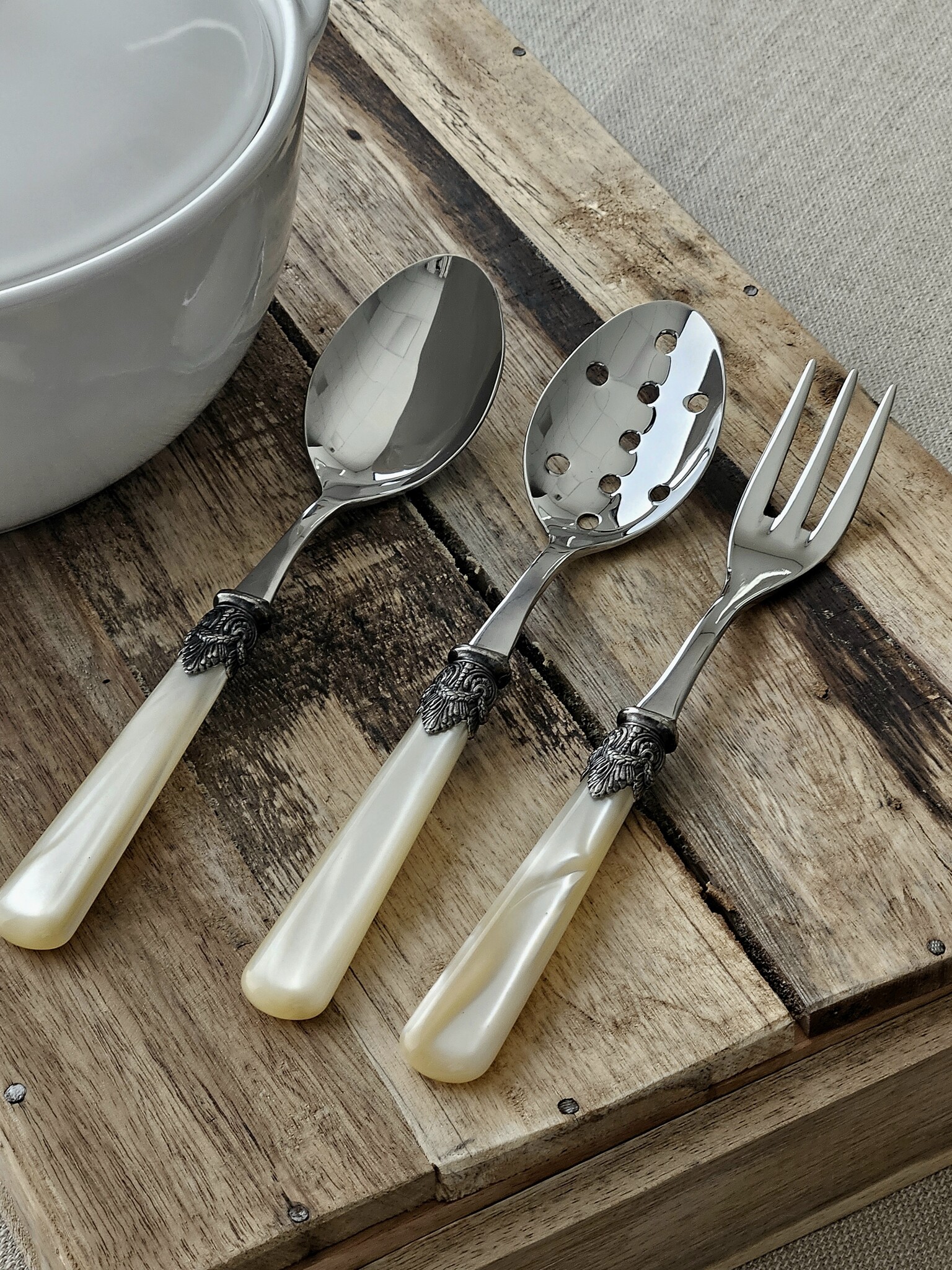 Serving spoon, Ivory (mother-of-pearl sheen)