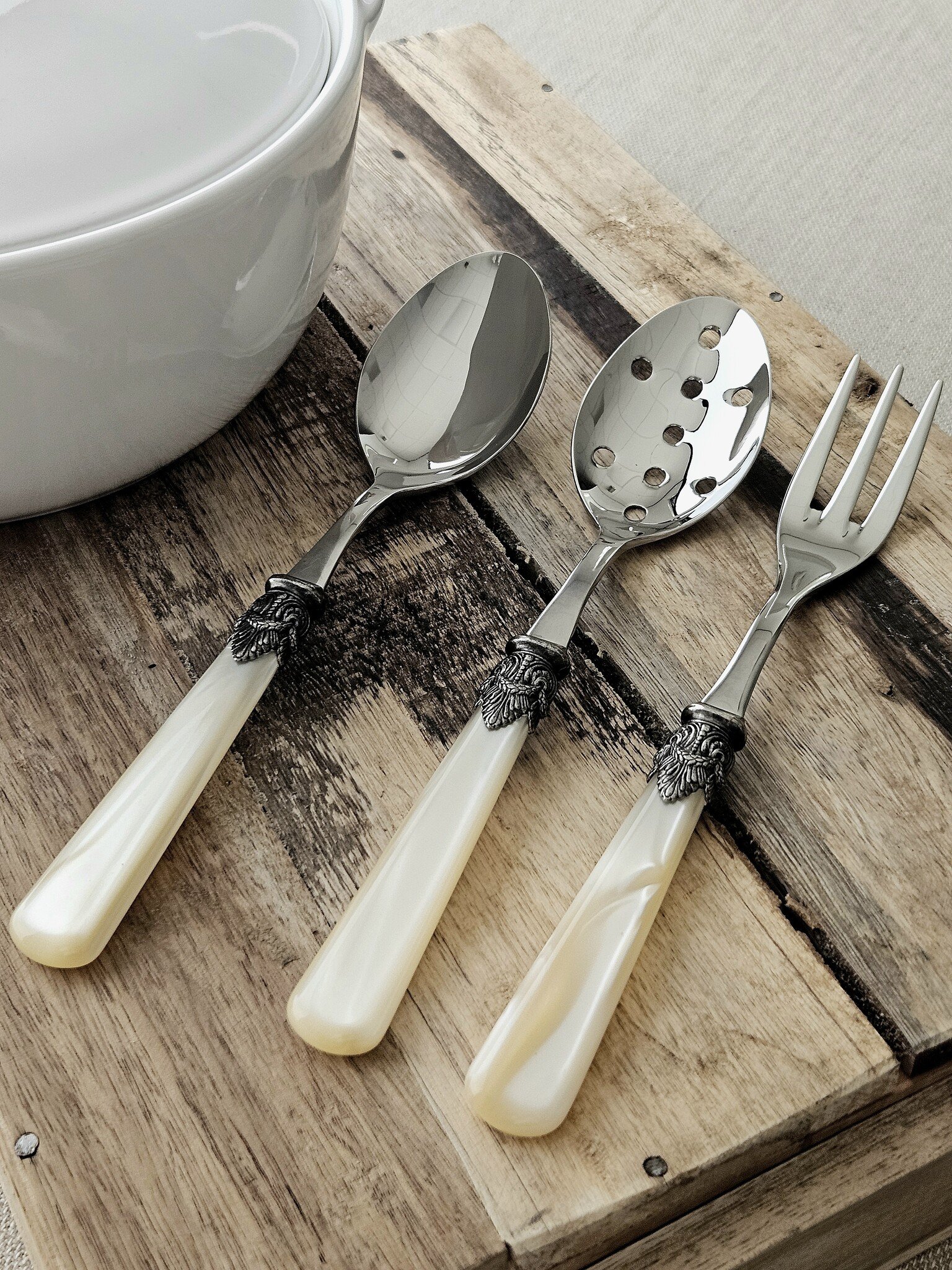 Serving fork, Ivory (mother-of-pearl sheen)