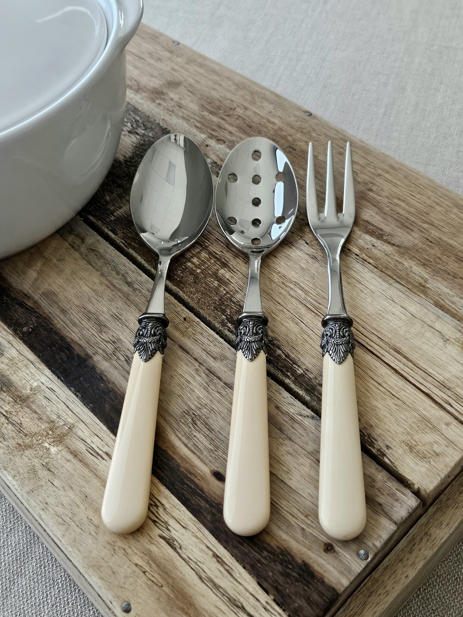 Slotted serving spoon, Ivory (plain)