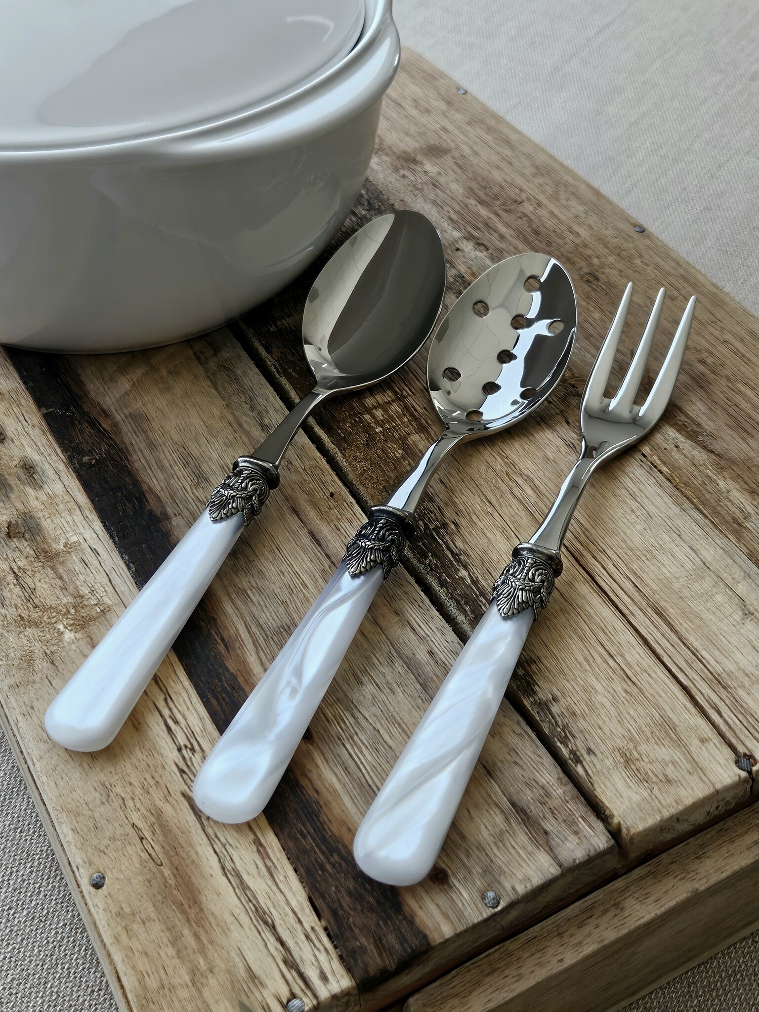 Serving fork, White (mother-of-pearl sheen)