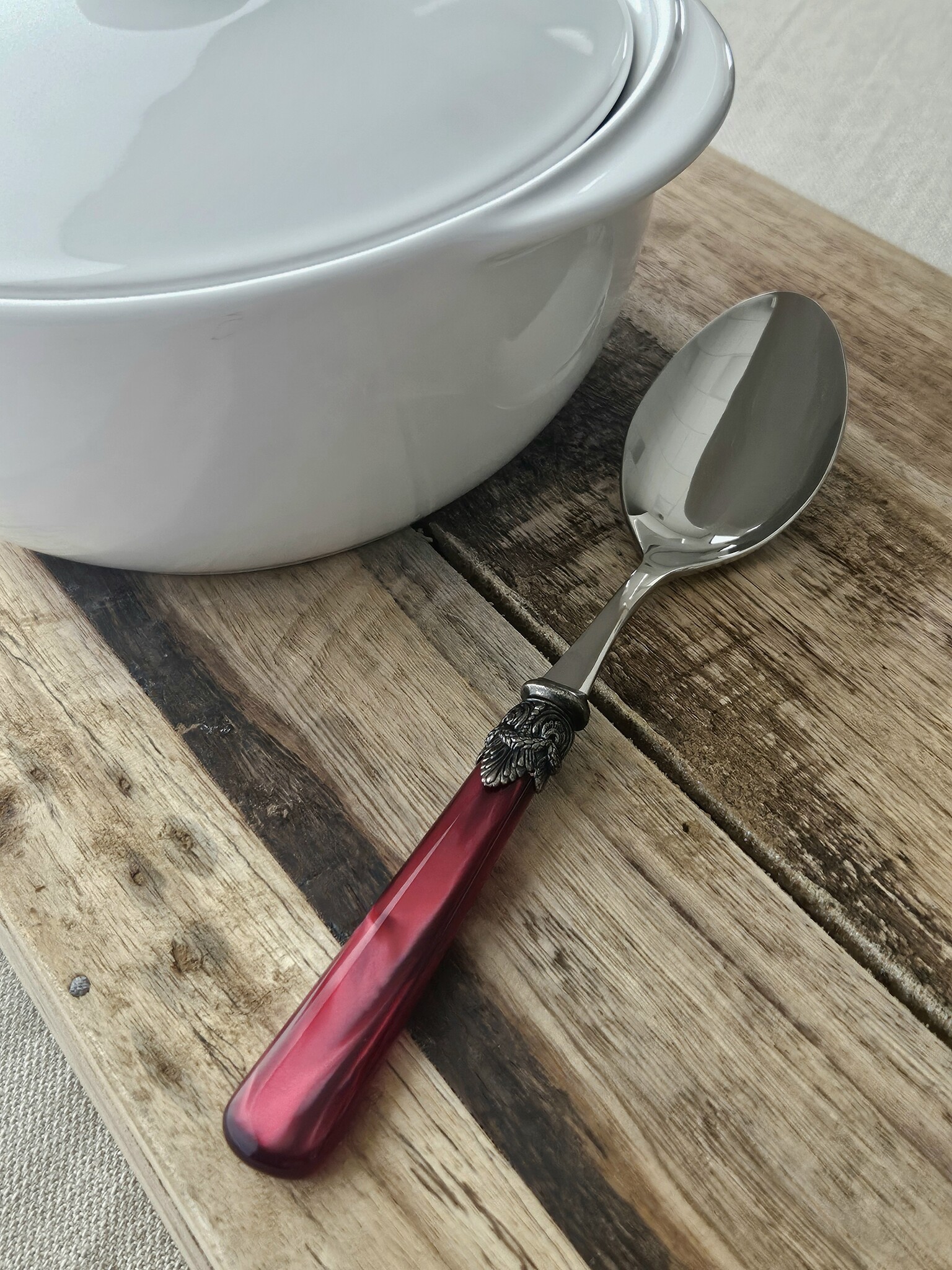 Serving spoon, Red (mother-of-pearl sheen)