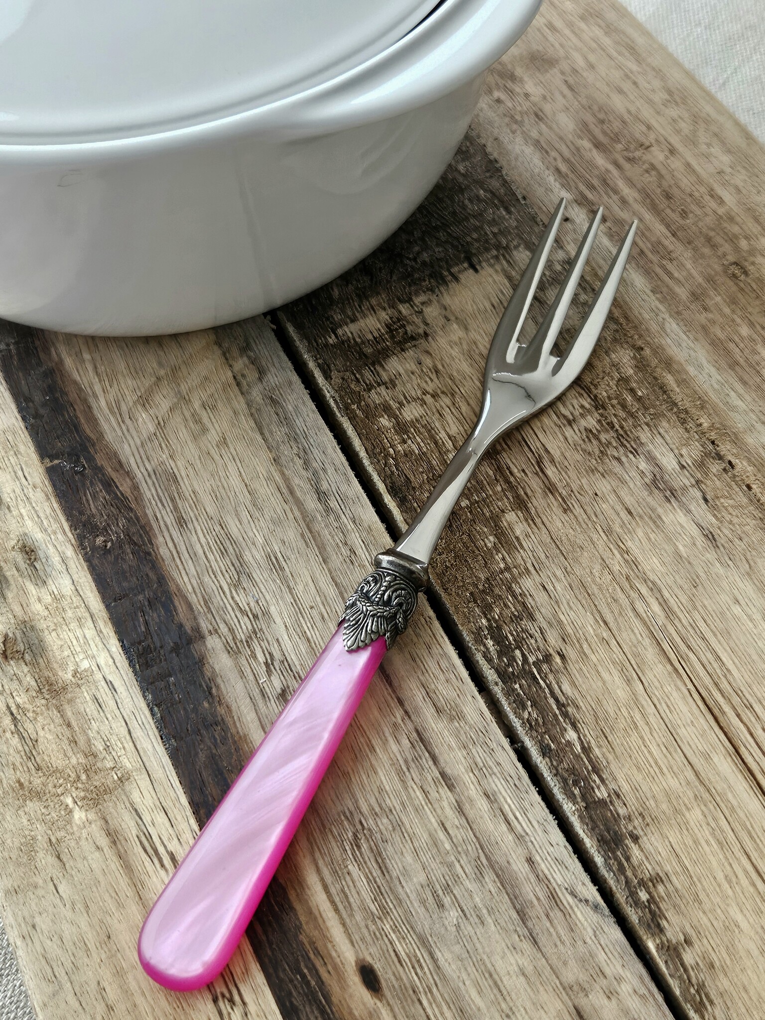 Serving fork, Fuchsia (mother-of-pearl sheen)