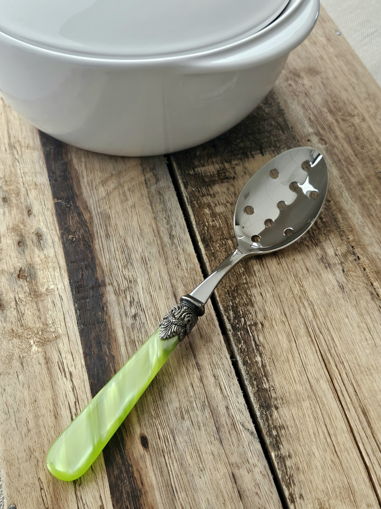 Cuillère à fentes, Vert Clair (éclat nacré)