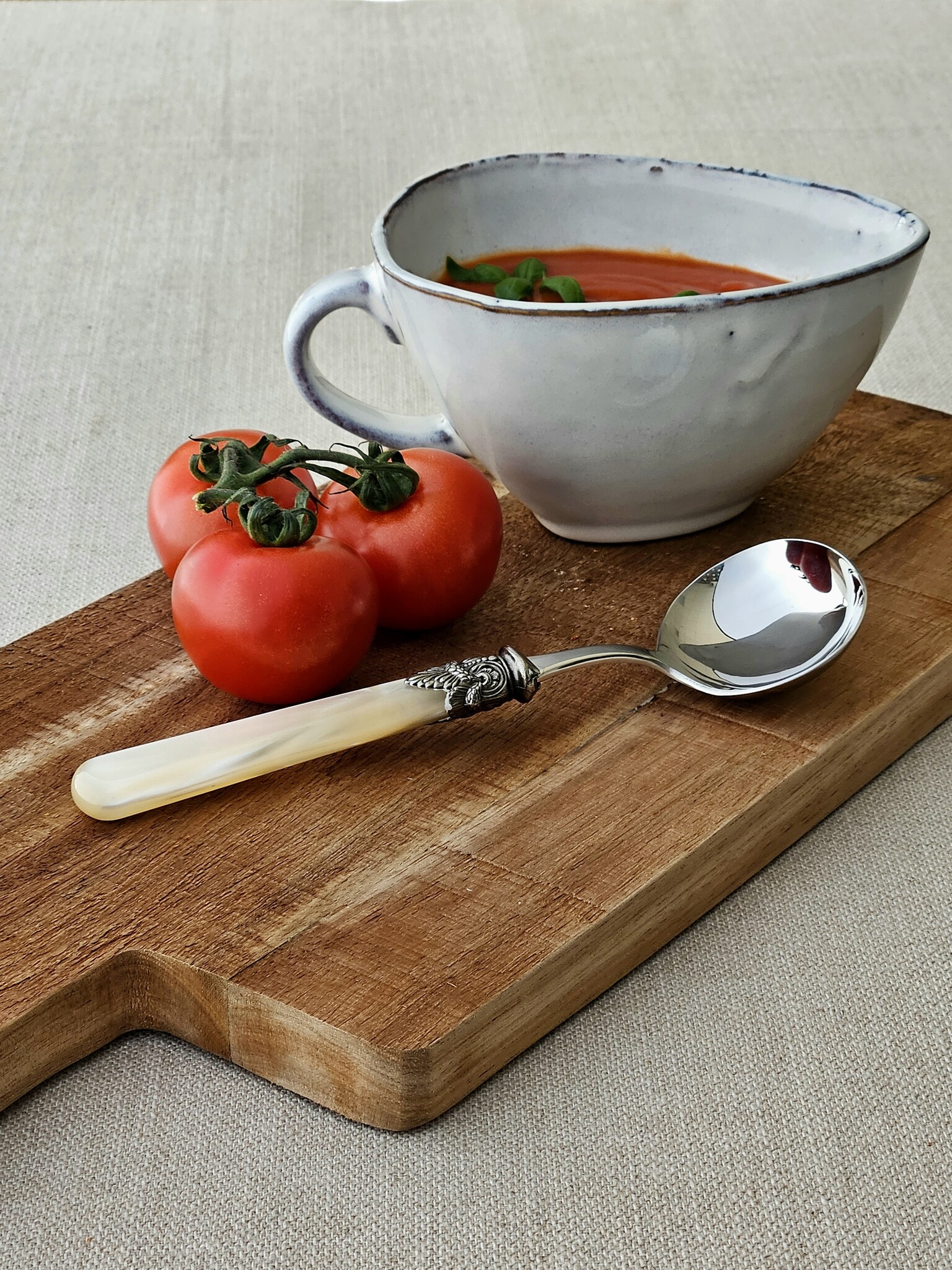 Gravy ladle, Ivory (mother-of-pearl)