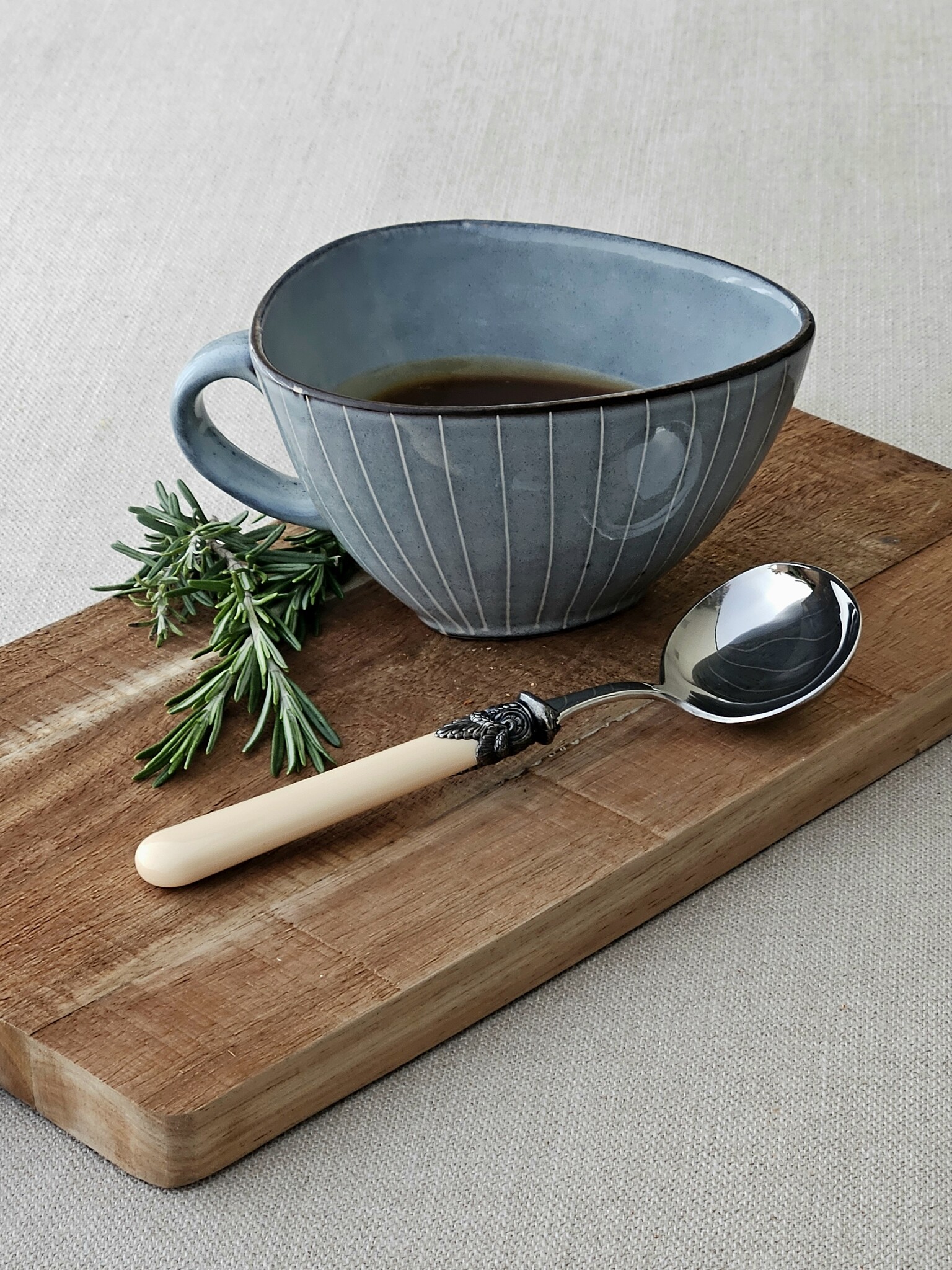 Gravy ladle, Ivory (matte)