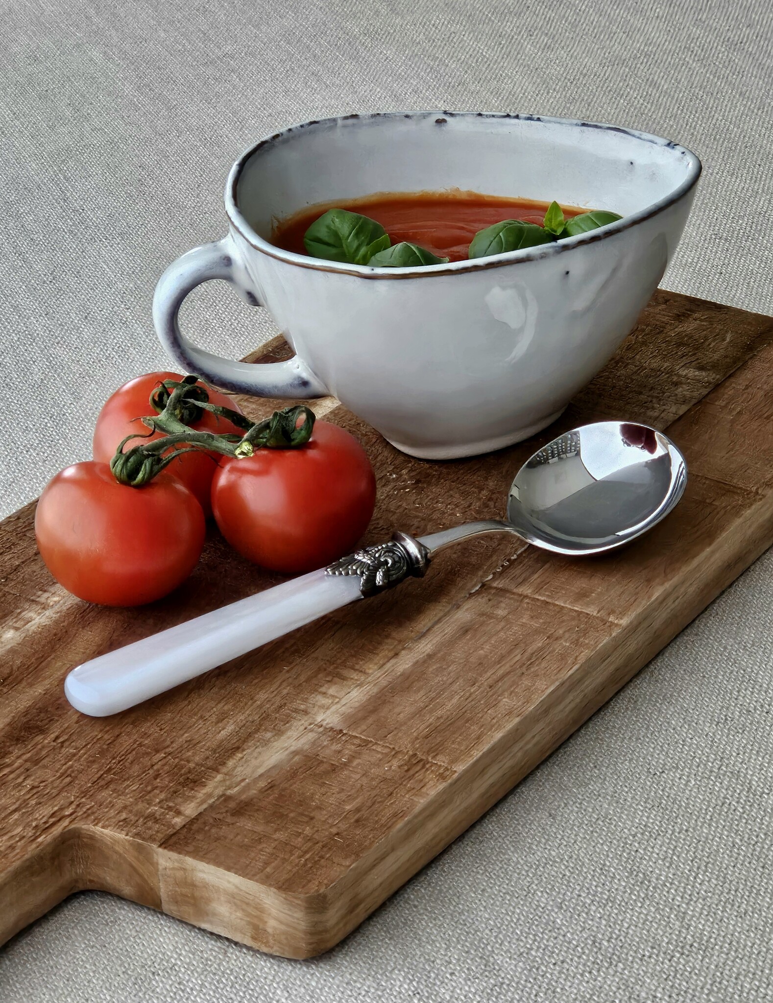 Gravy ladle, White (mother-of-pearl sheen)