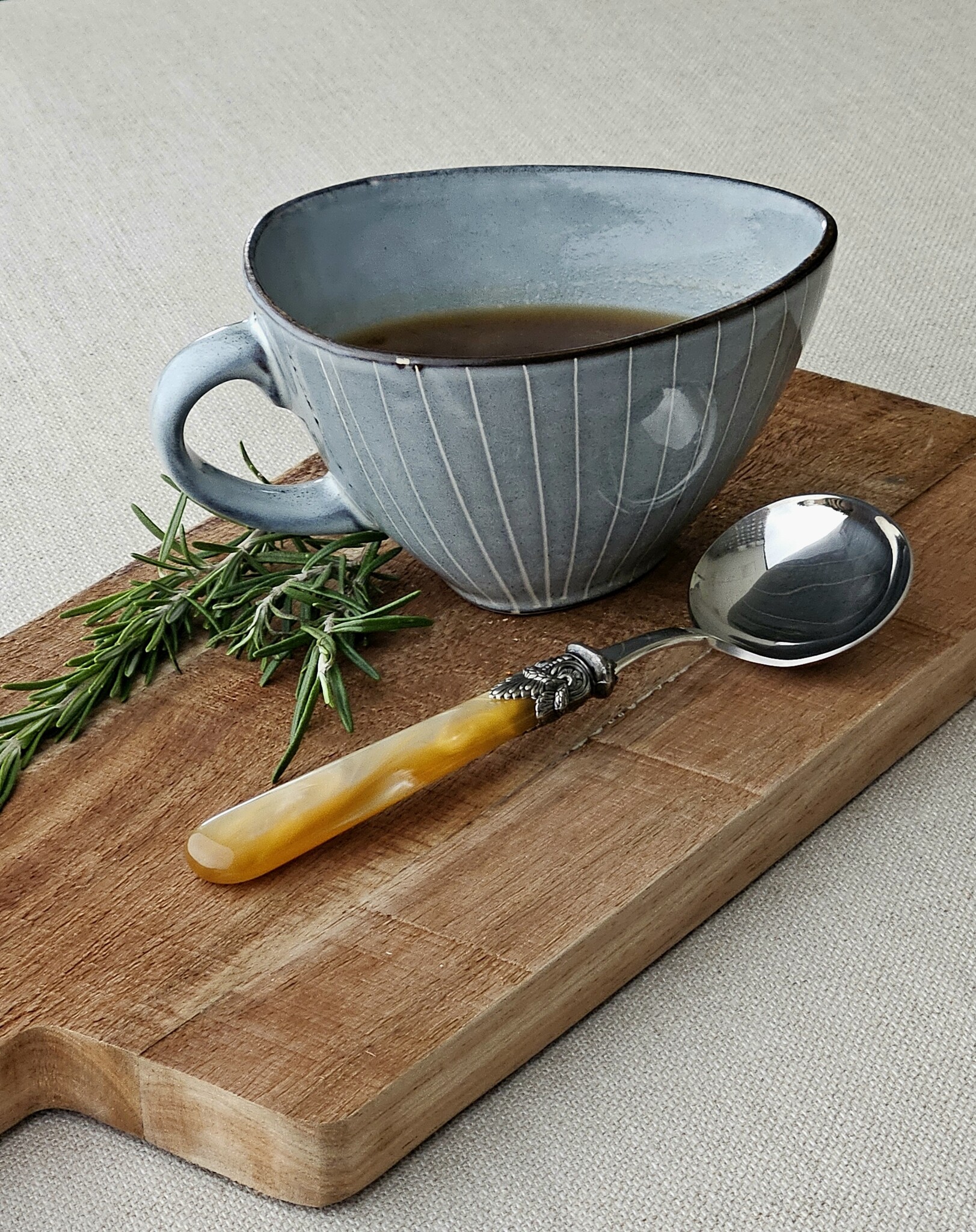 Gravy ladle, Honey Gold (mother-of-pearl sheen)