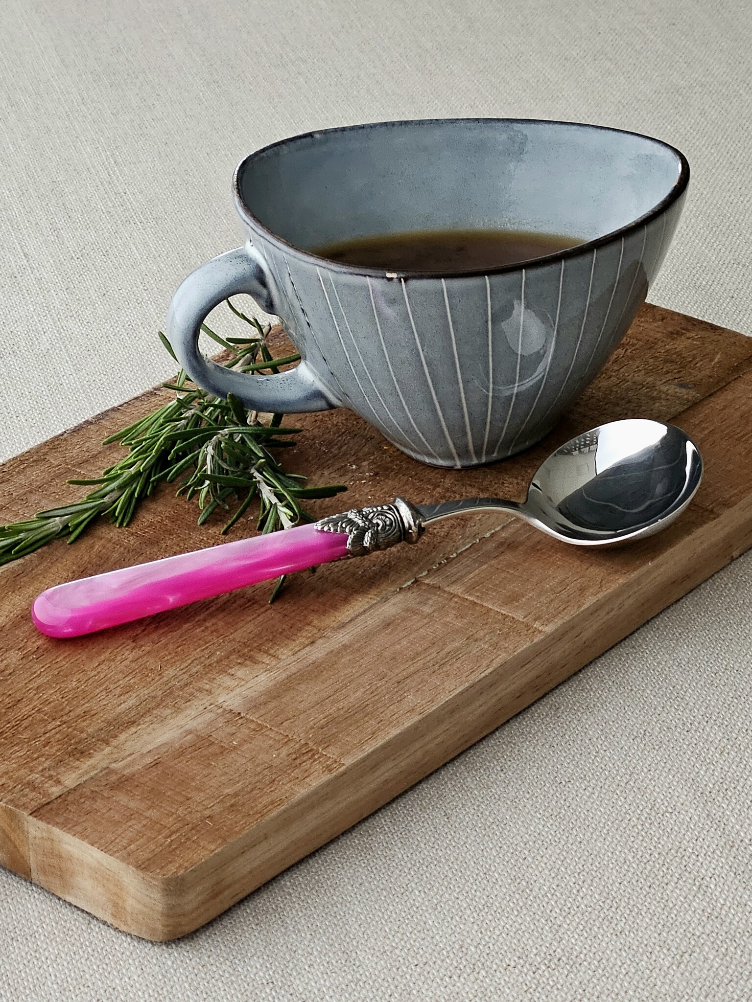Gravy ladle, Fuchsia (mother-of-pearl)