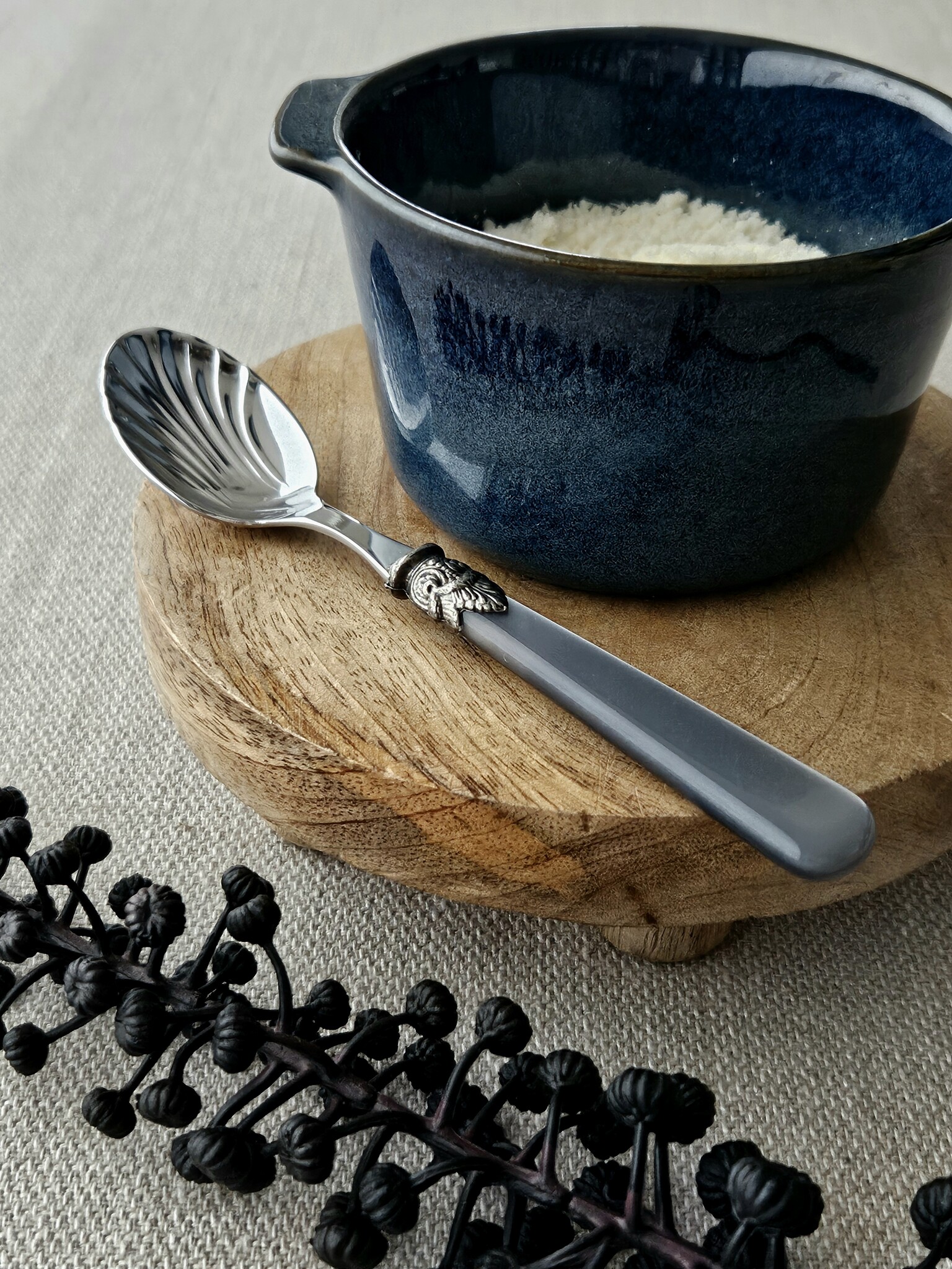 Cheese spoon, Gray (mother-of-pearl sheen)