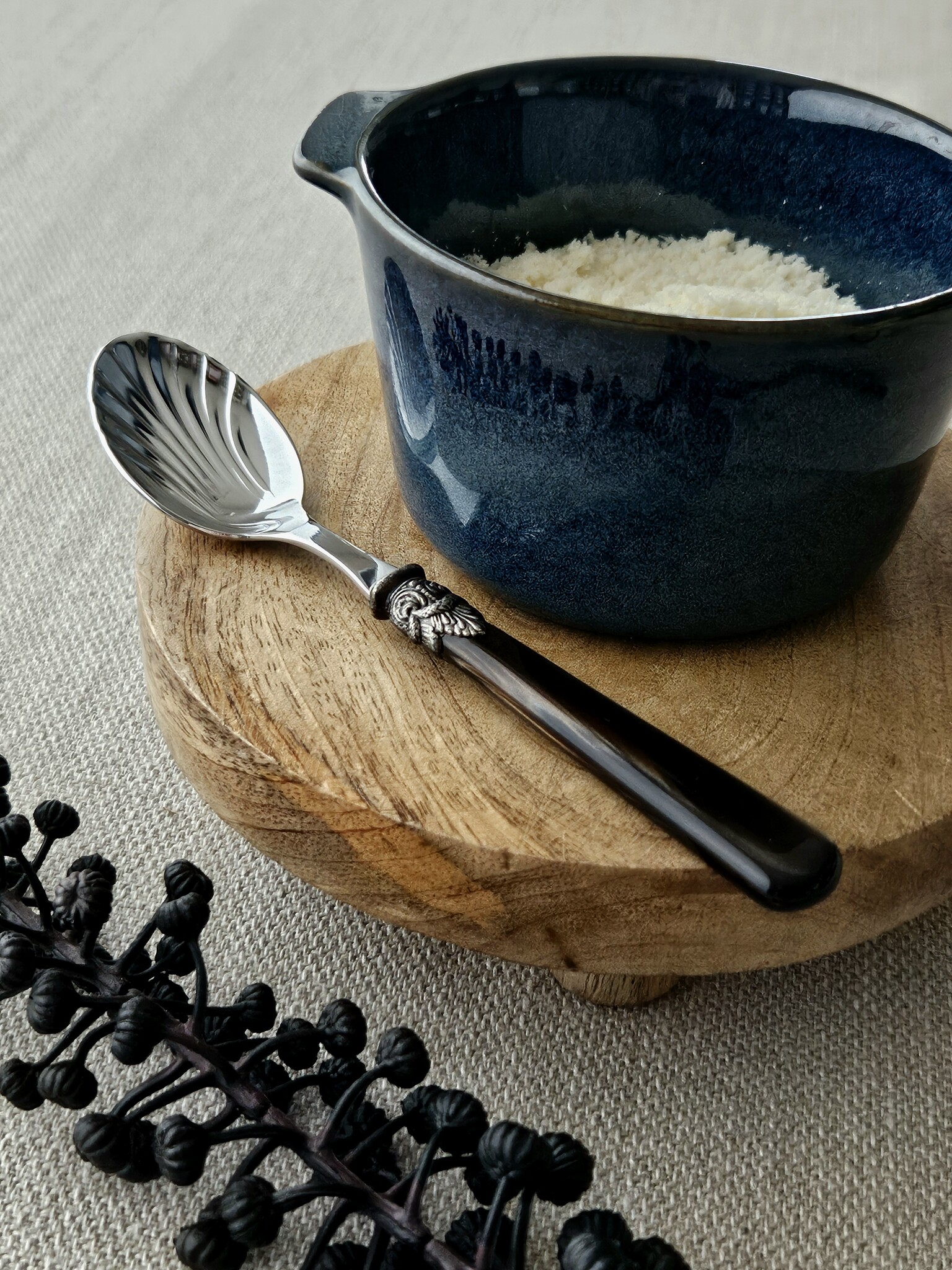 Cheese spoon, Brown (mother-of-pearl sheen)