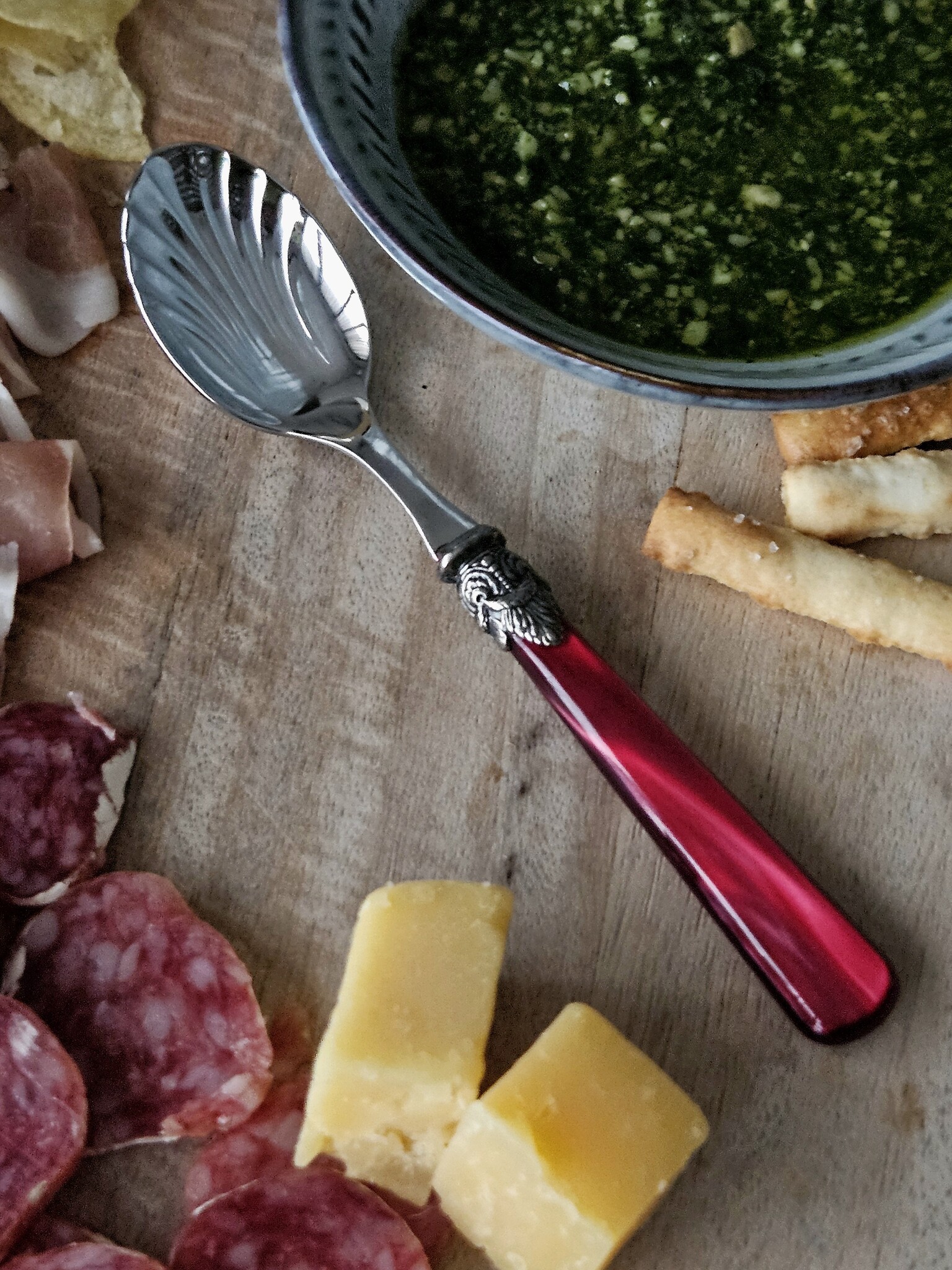 Cheese spoon, Red (mother-of-pearl)