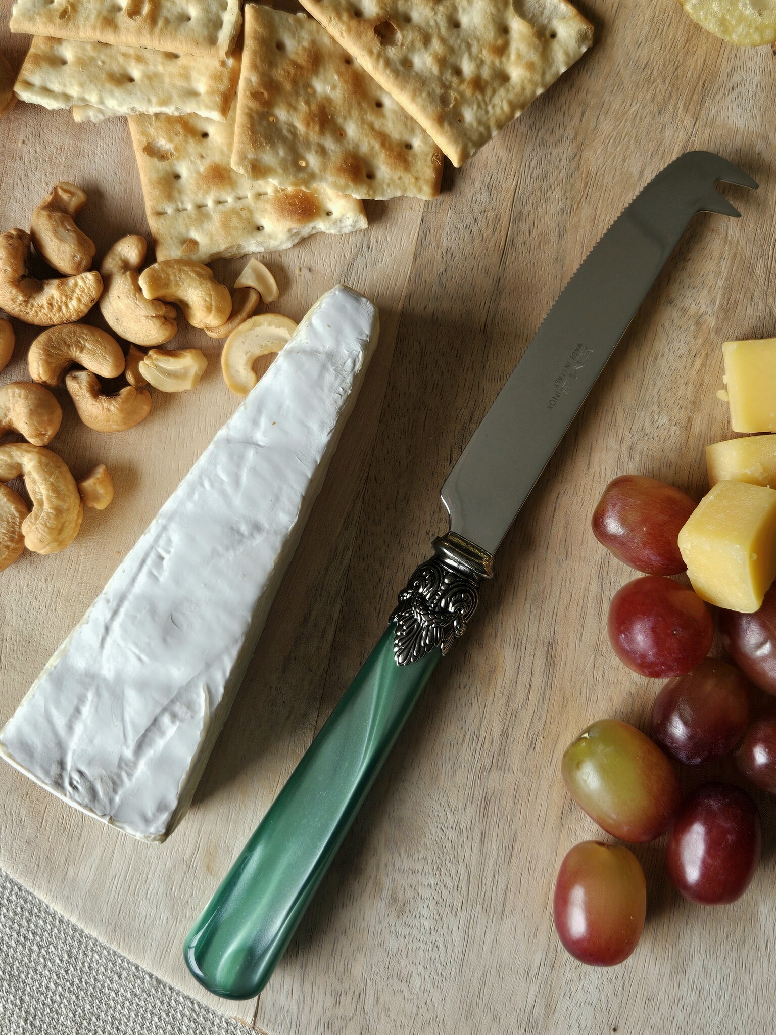 Cheese knife, Green (mother-of-pearl)