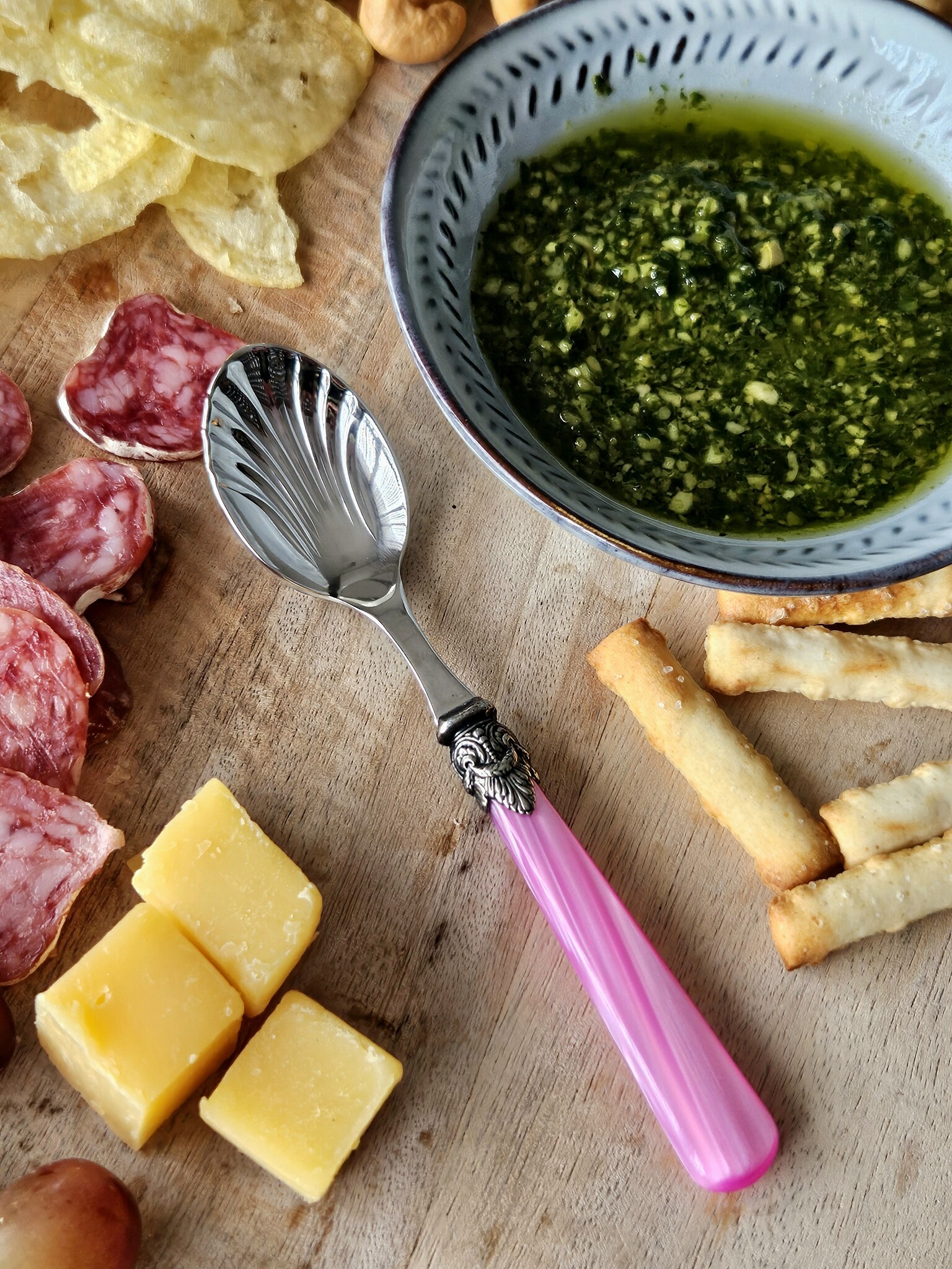 Cheese spoon, Fuchsia (mother-of-pearl sheen)