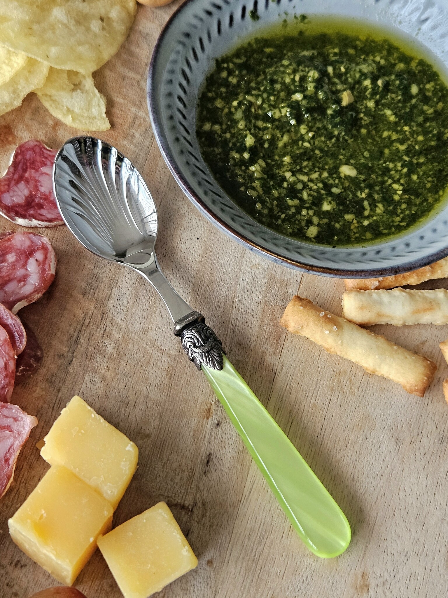 Cheese spoon, Light, Green (mother-of-pearl sheen)