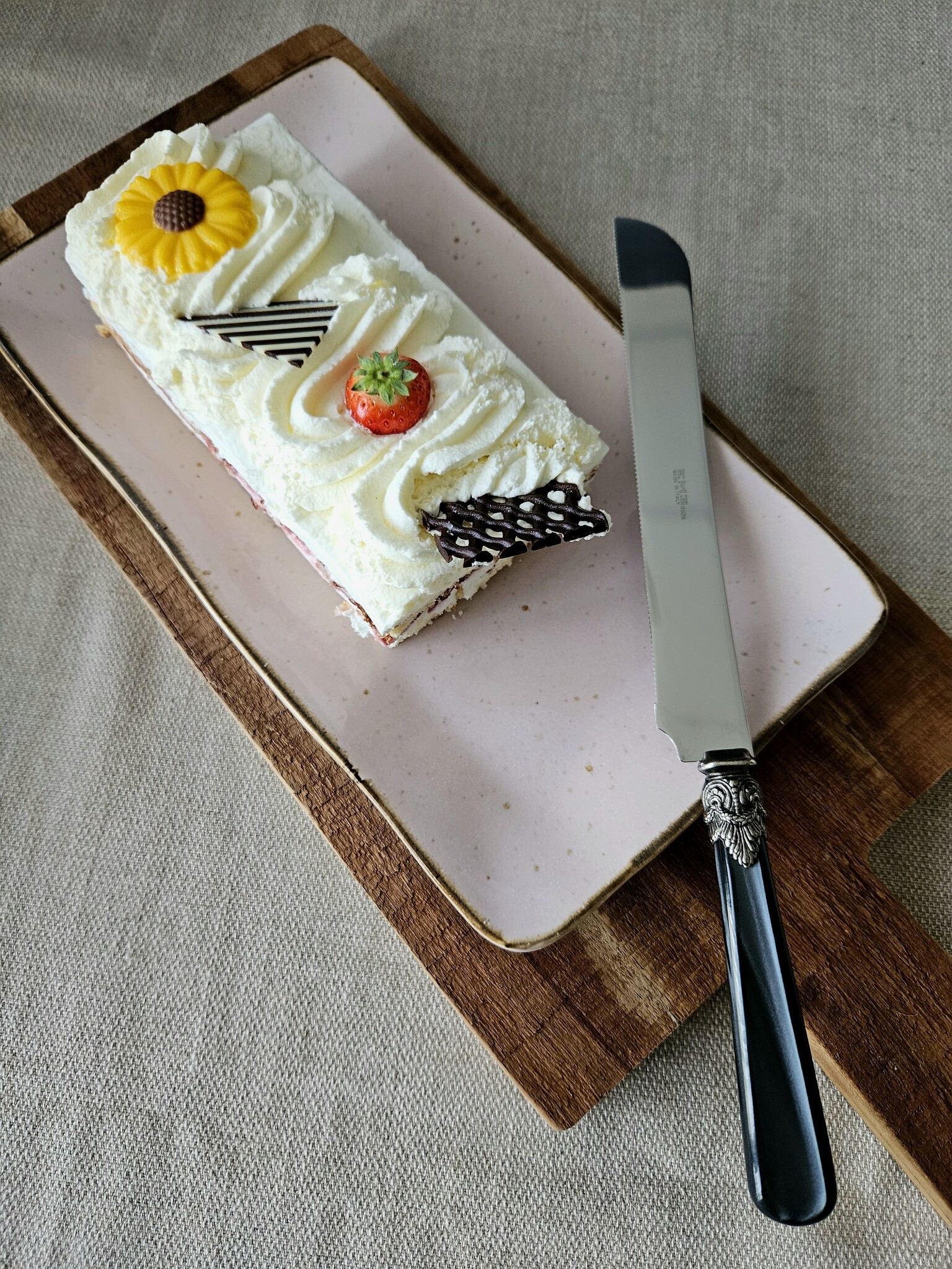 Couteau pain / Couteau à tarte, avec un manche Noir (nacré)