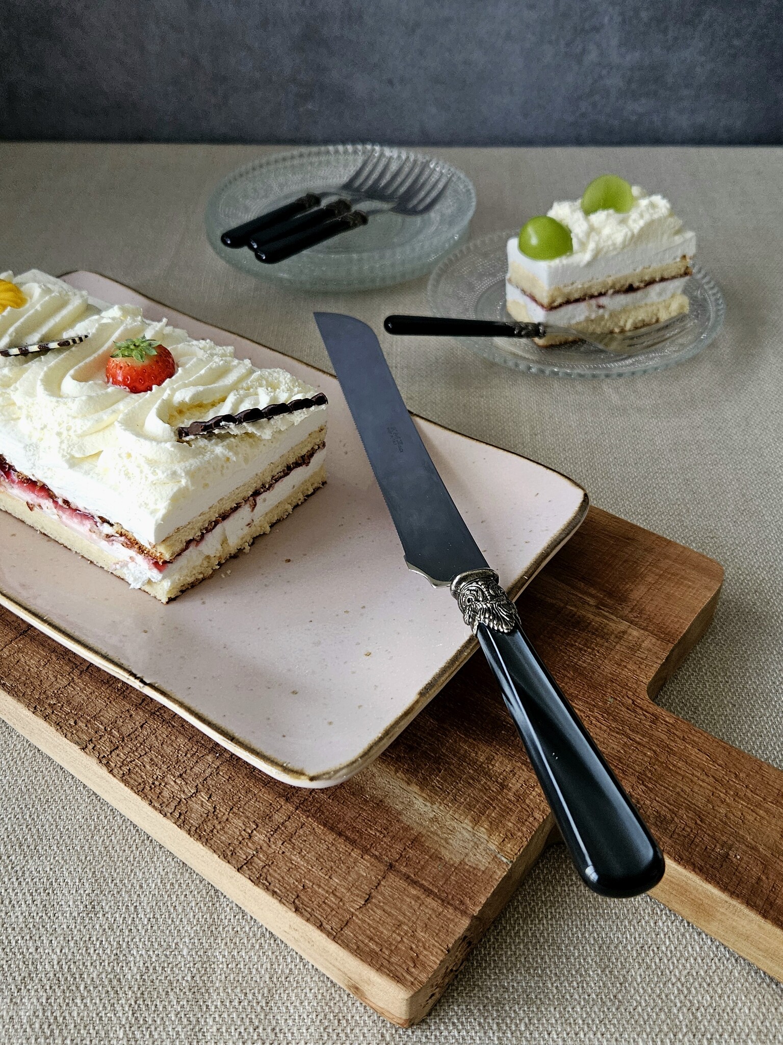 Couteau pain / Couteau à tarte, avec un manche Noir (nacré)