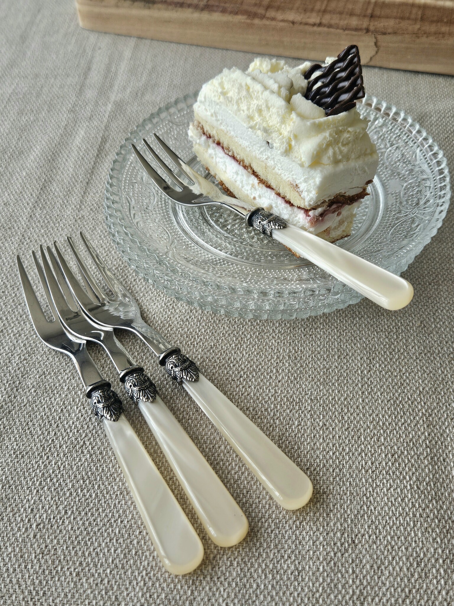 Cake fork, Ivory (mother-of-pearl)