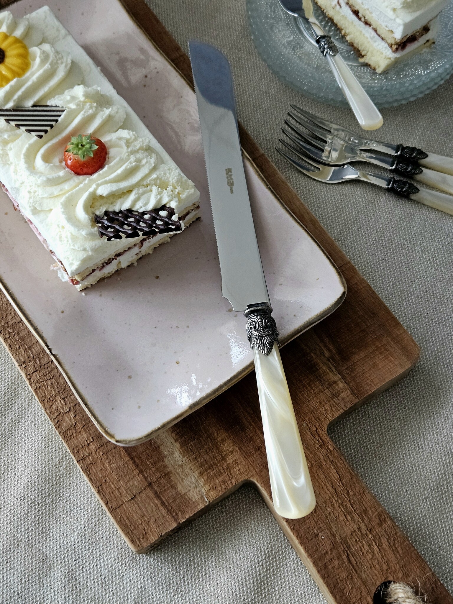 Cake Knife / Breadknife, with Ivory handle (mother-of-pearl sheen)