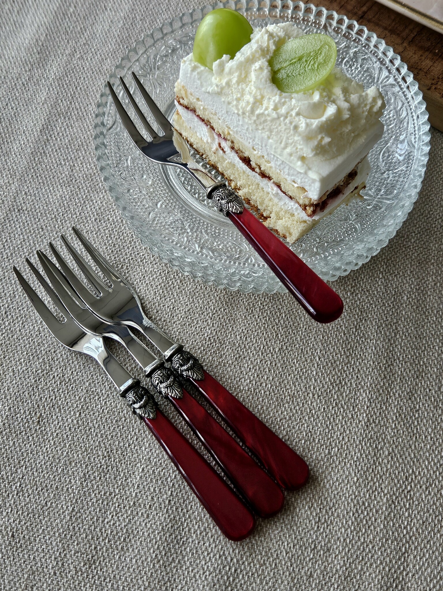 Cake fork, Red (mother-of-pearl sheen)