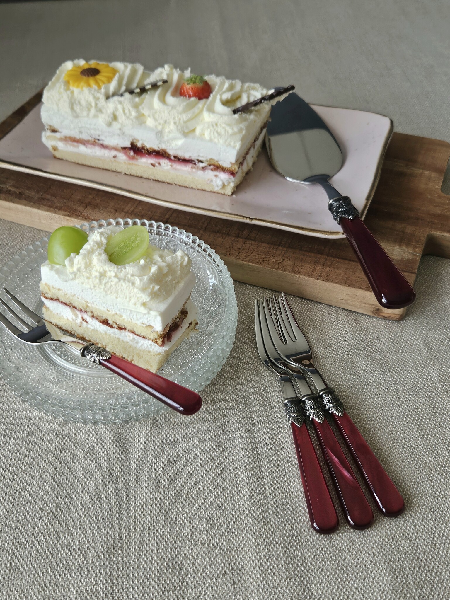 Cake fork, Red (mother-of-pearl)