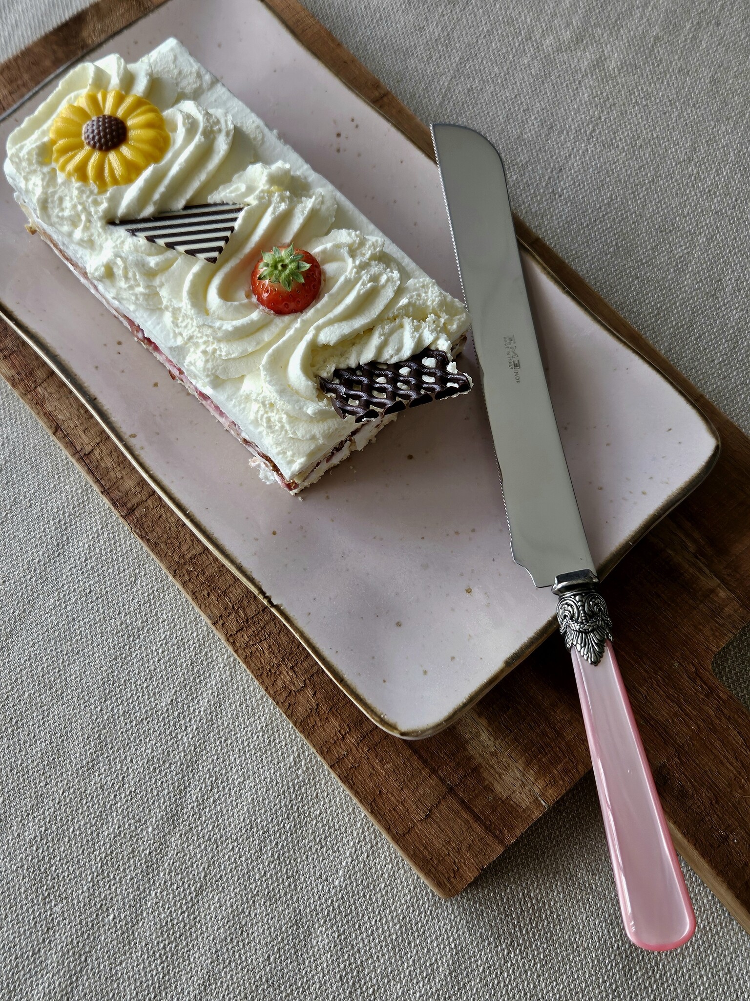 Couteau pain / Couteau à tarte, avec un manche Rose (nacré)