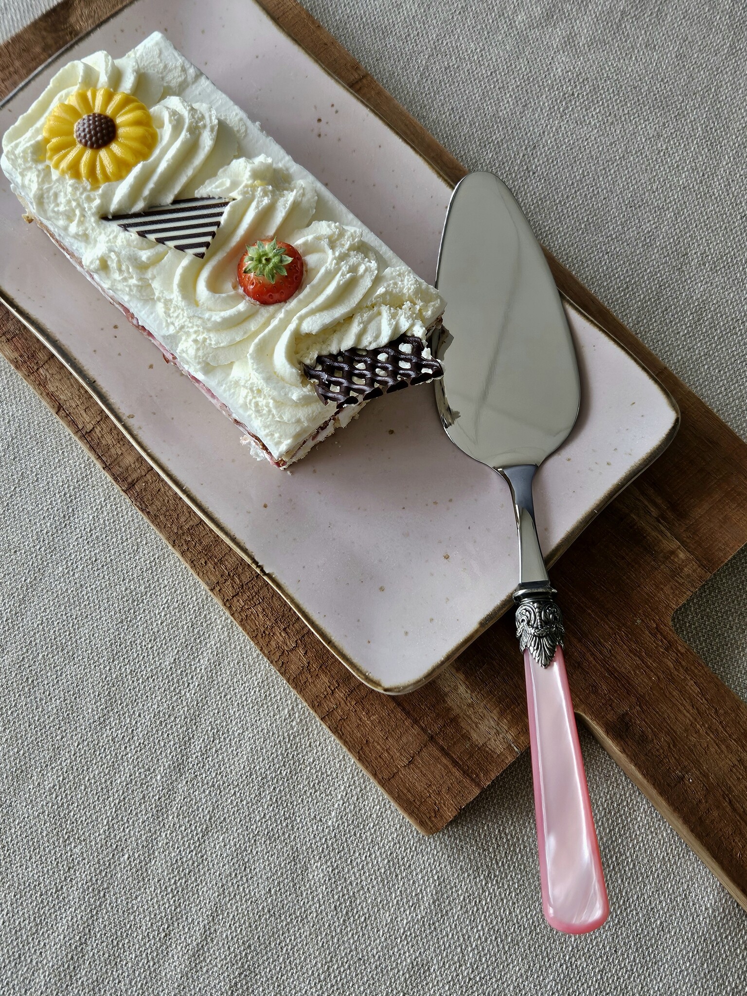 Cake server, Pink (mother-of-pearl sheen)