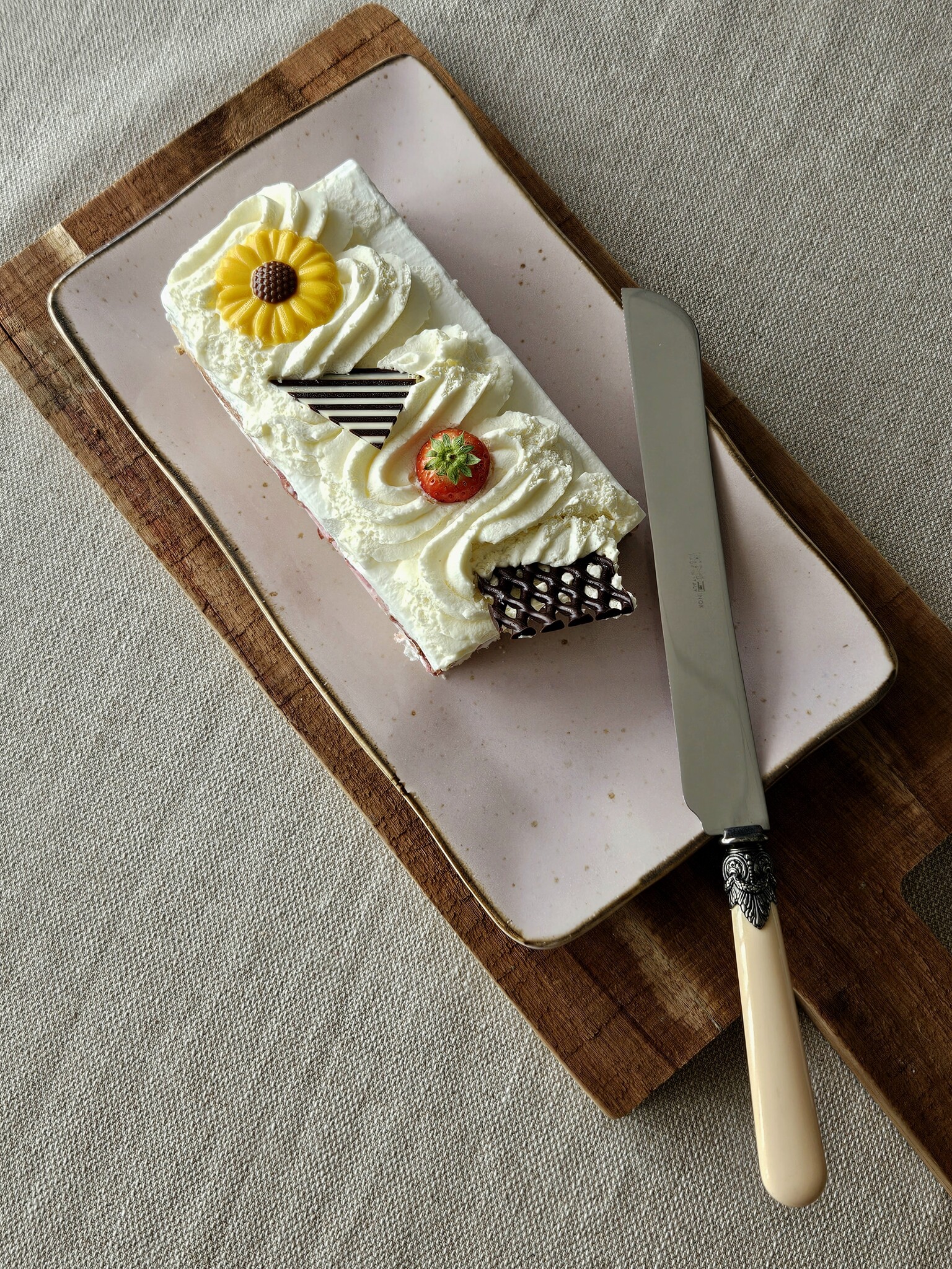 CakCake Knife / Breadknife, with Ivory handle (matte)