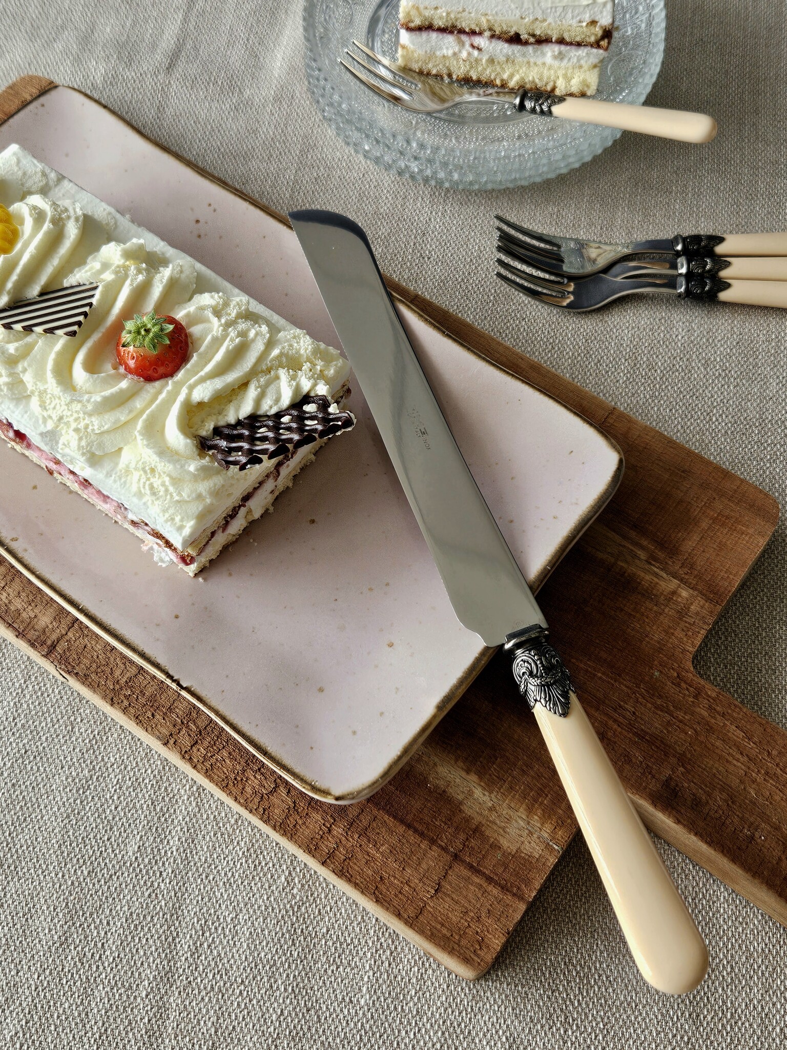 CakCake Knife / Breadknife, with Ivory handle (matte)