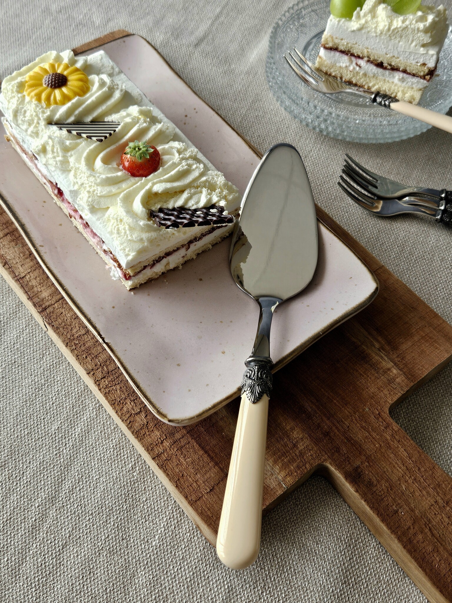 Cake server, Ivory (plain)