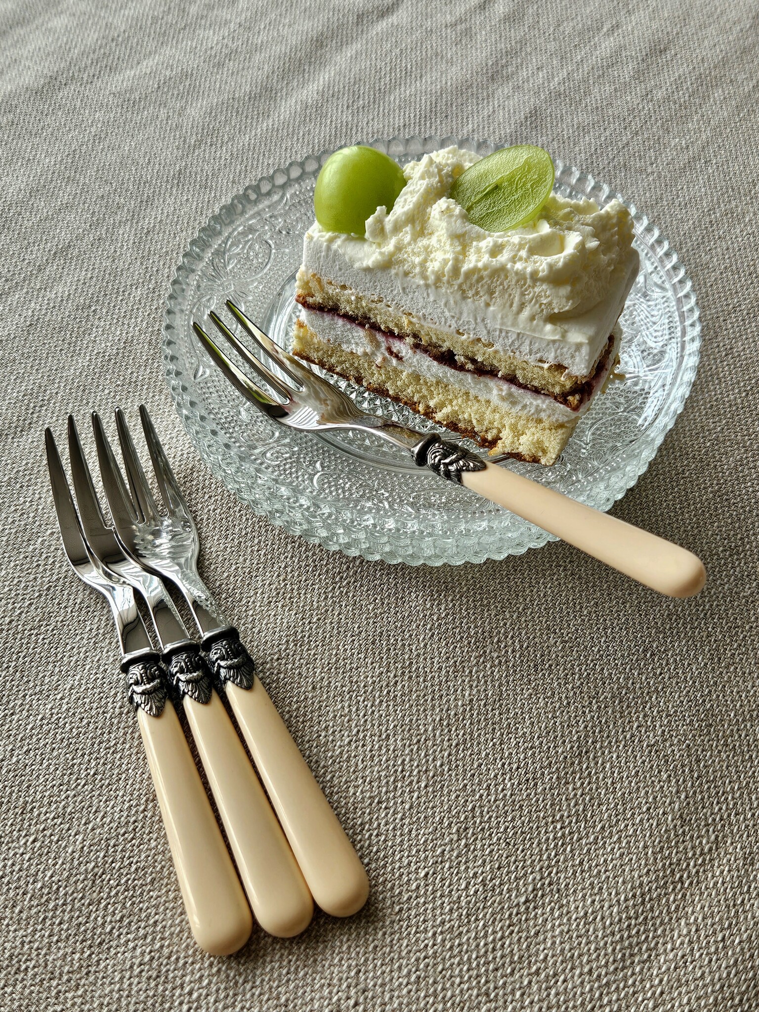 Cake fork, Ivory (matte)