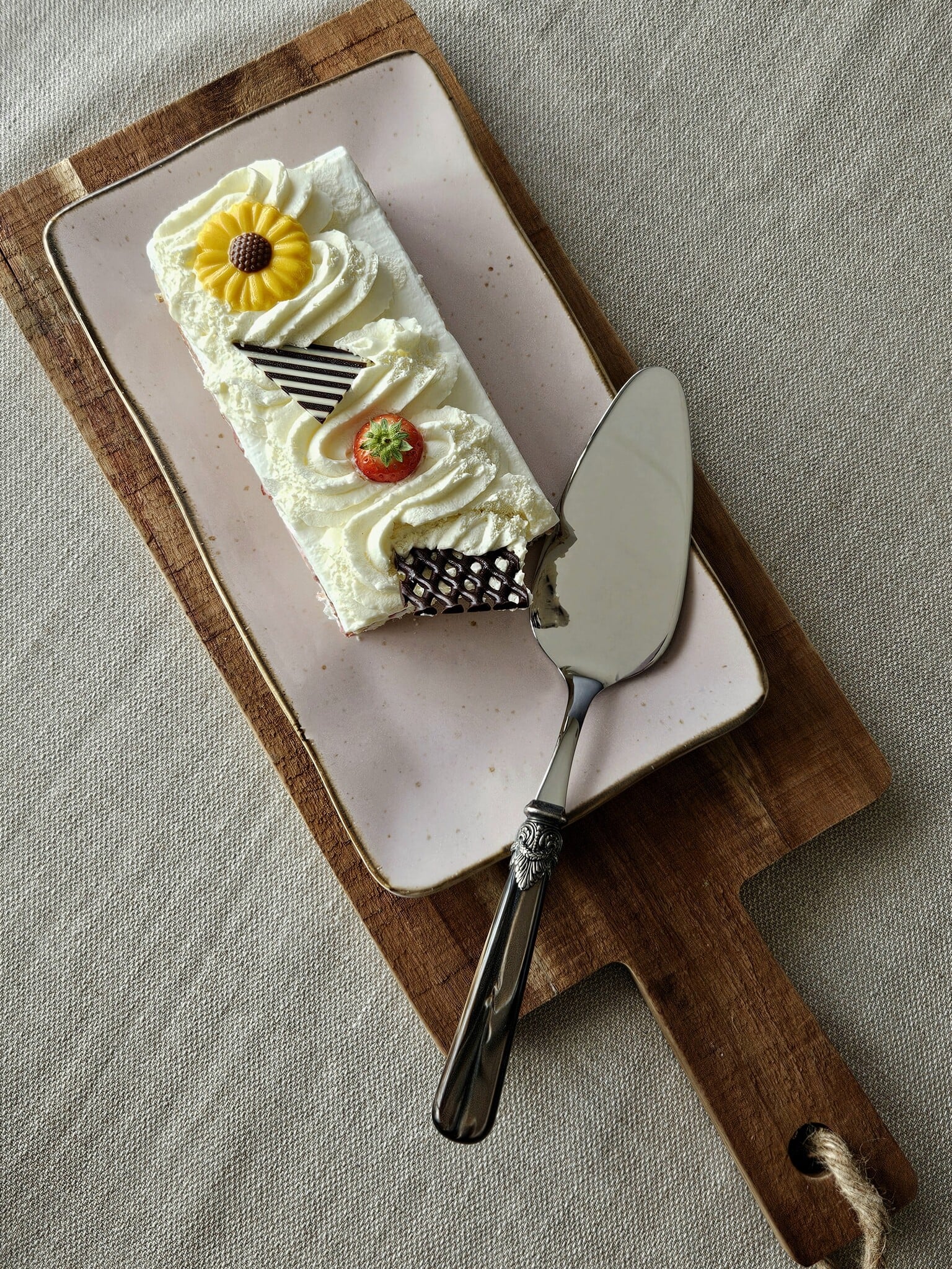 Cake server, Brown (mother-of-pearl)