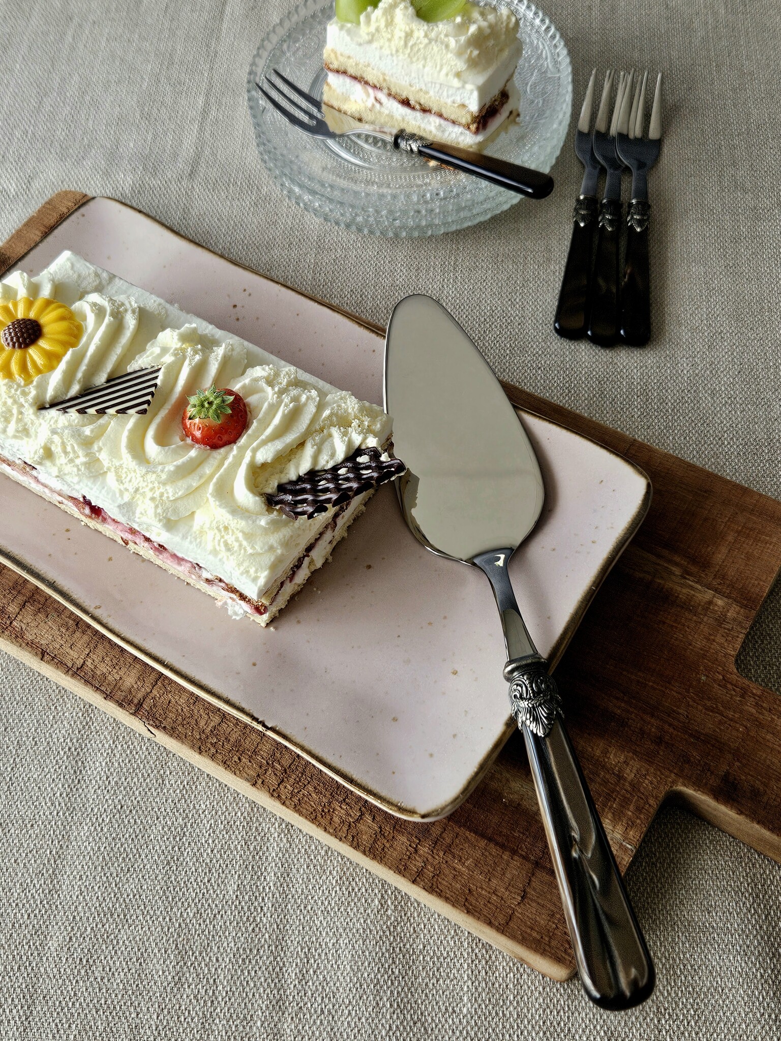 Pelle à gâteau, Brun (éclat nacré)