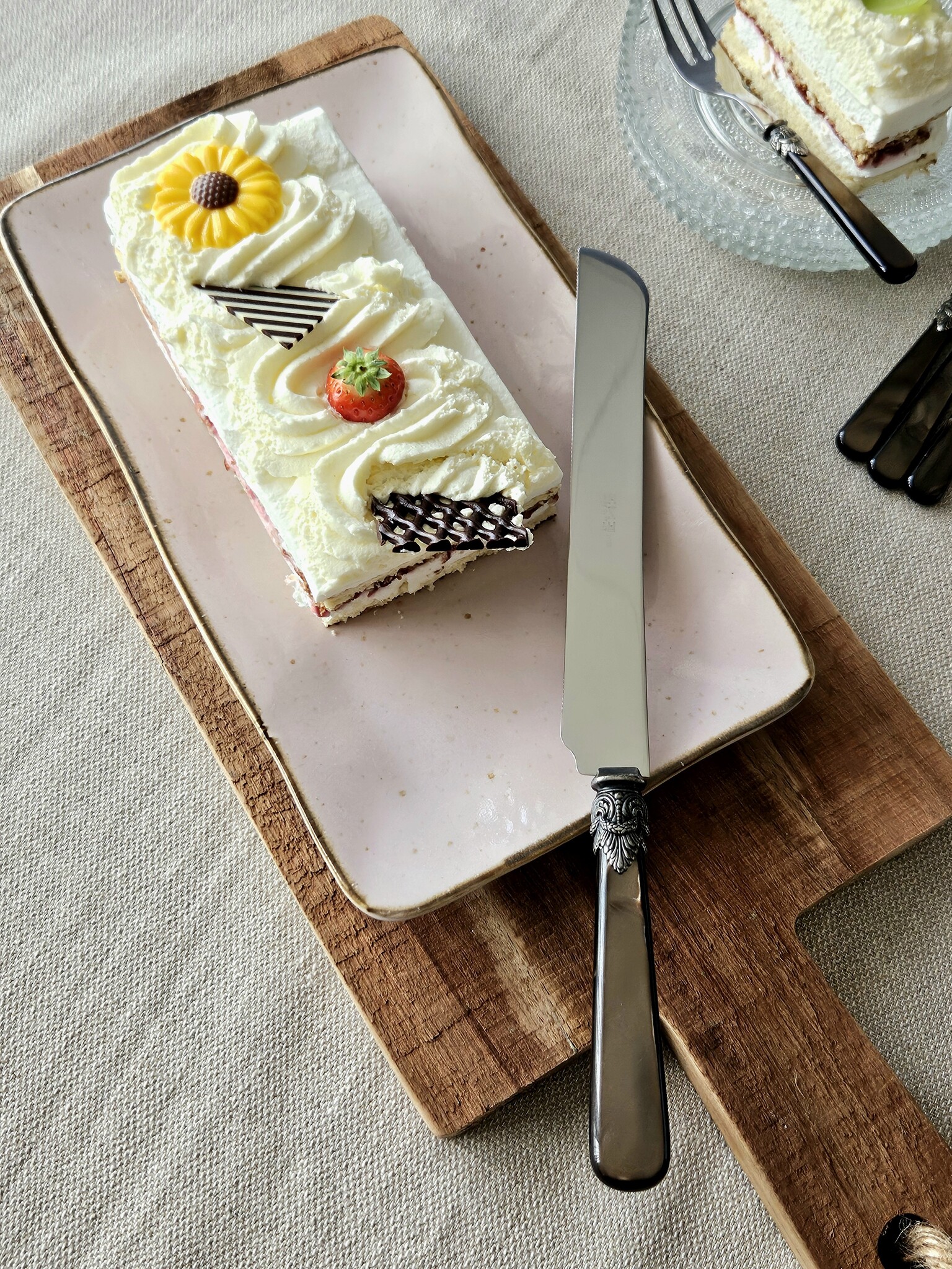 Cake Knife / Breadknife, with Brown Handle (mother-of-pearl sheen)