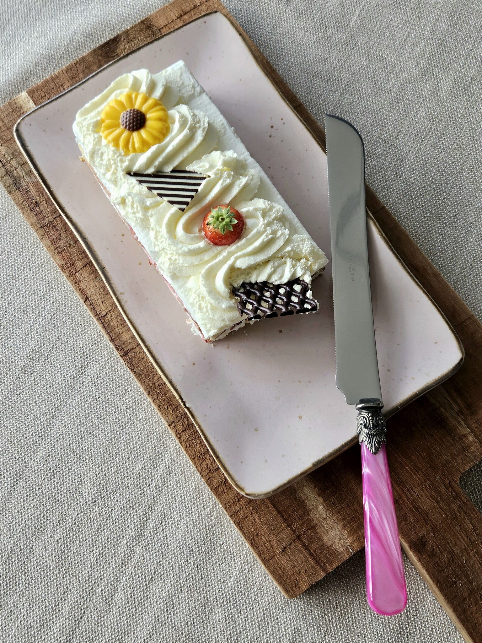 Cuchillo para pan / Cuchillo de Tarta, con mango Fucsia (brillo nácar)