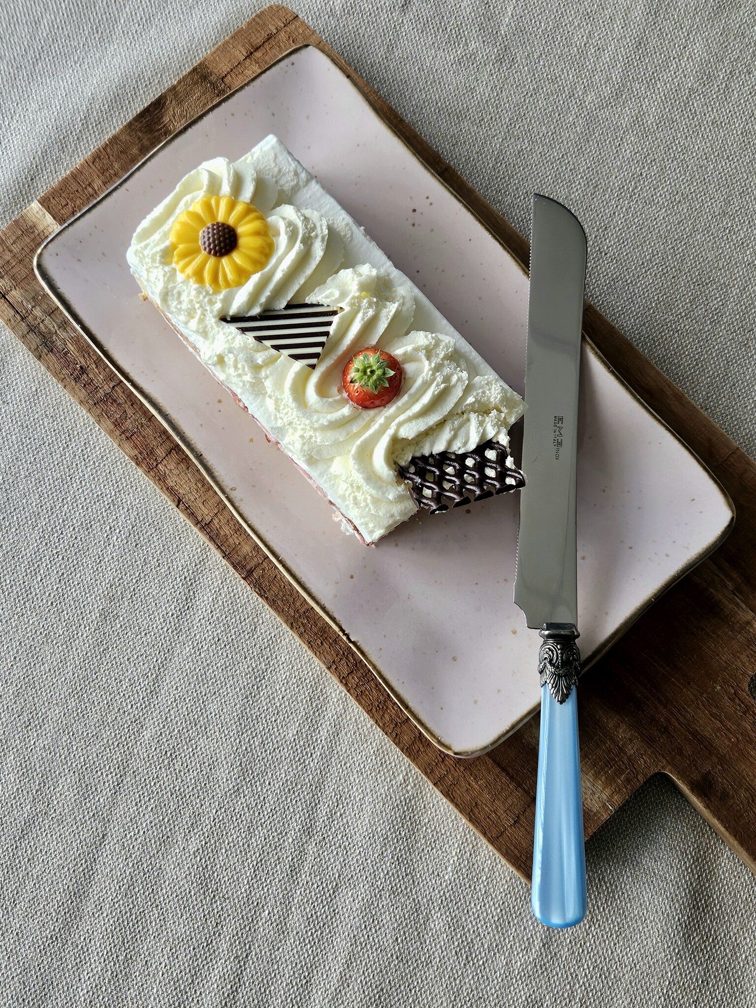 Tortenmesser / Brotmesser, mit hellblauem Griff (perlmuttglanz)