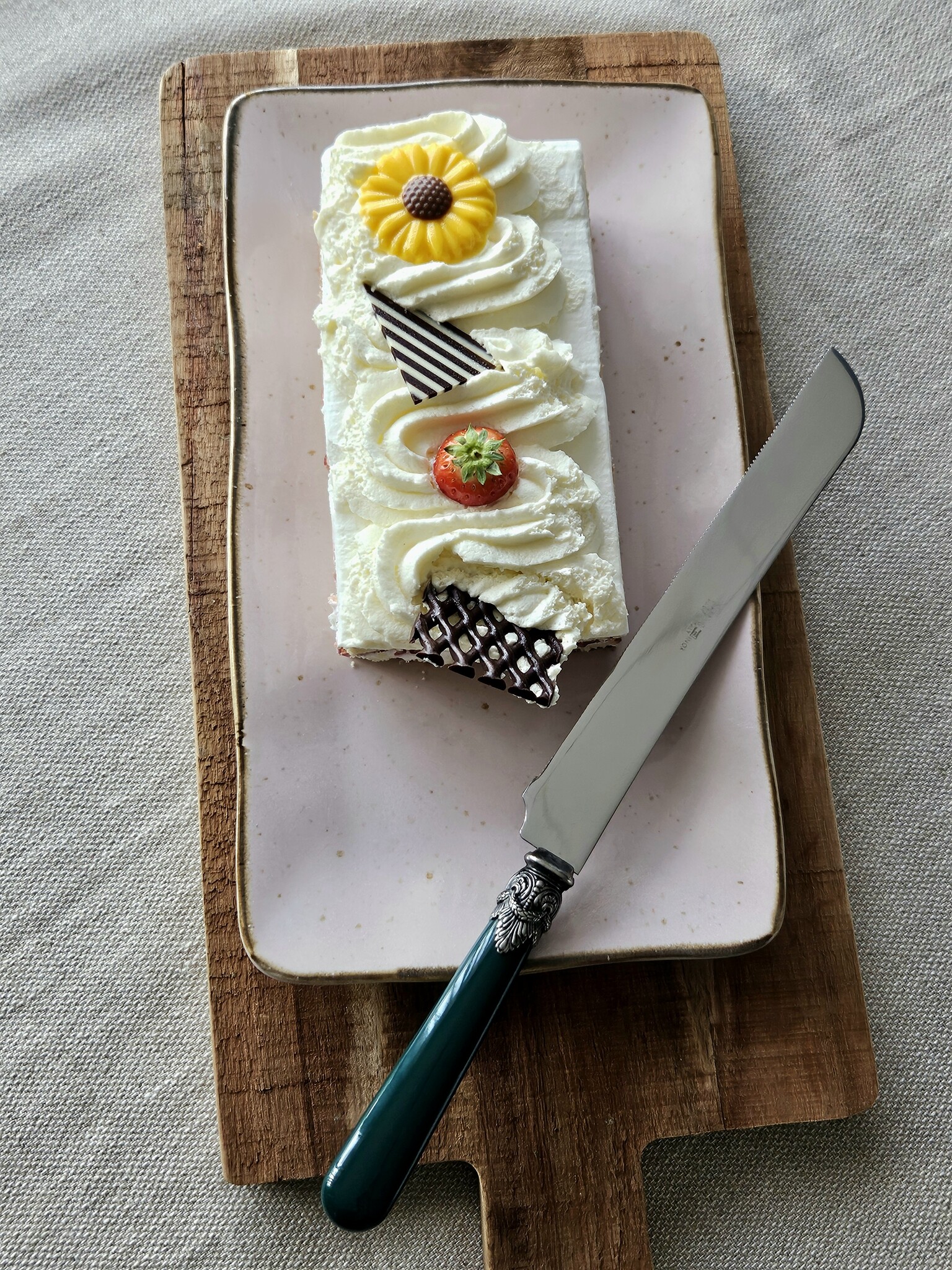Couteau pain / Couteau à tarte, avec un manche vert (mat)