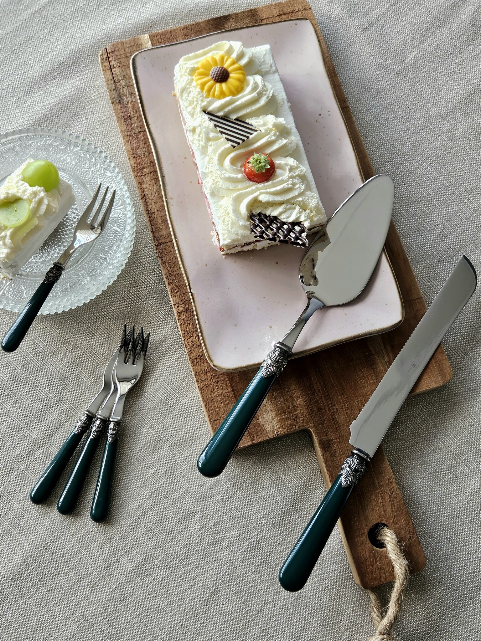 Cake Knife / Breadknife,  with green handle (matte)