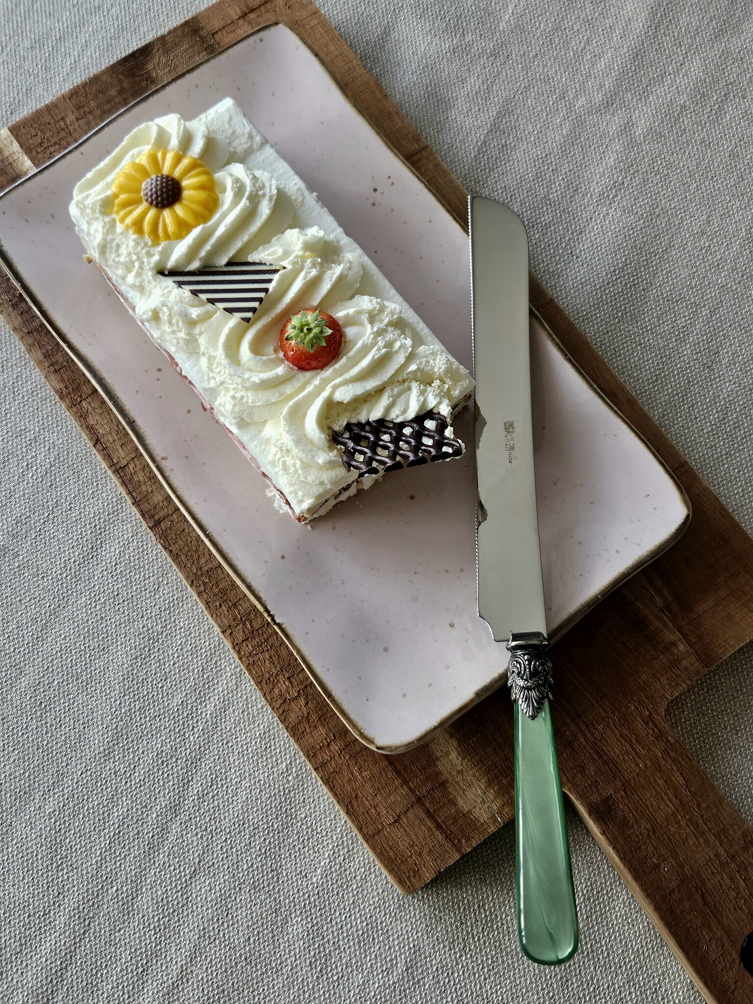 Couteau pain / Couteau à tarte, avec un manche vert (nacré)