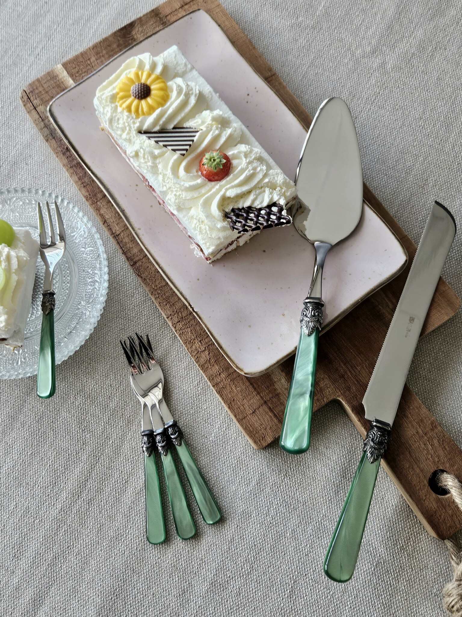 Couteau pain / Couteau à tarte, avec un manche vert (éclat nacré)