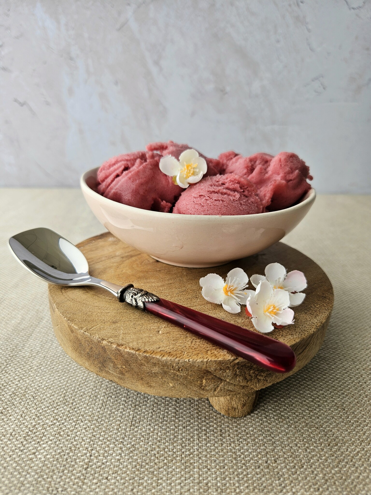 Cuchara para Helado, con mango Rojo (nácar)