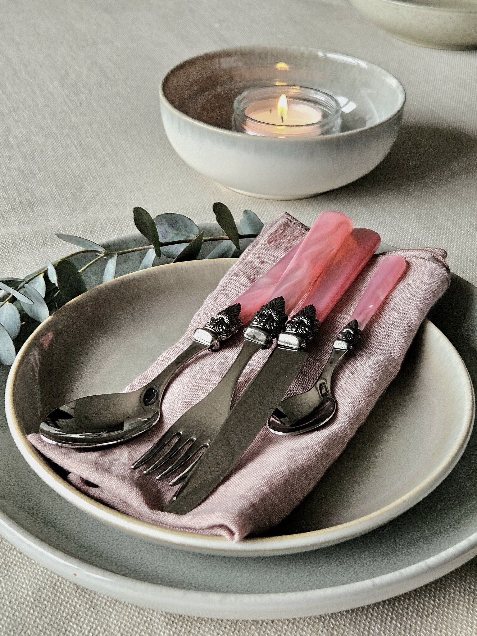 24-teiliges Tafelbesteckset, 6 Personen, Rosa (perlmutt),im Besteckkoffer