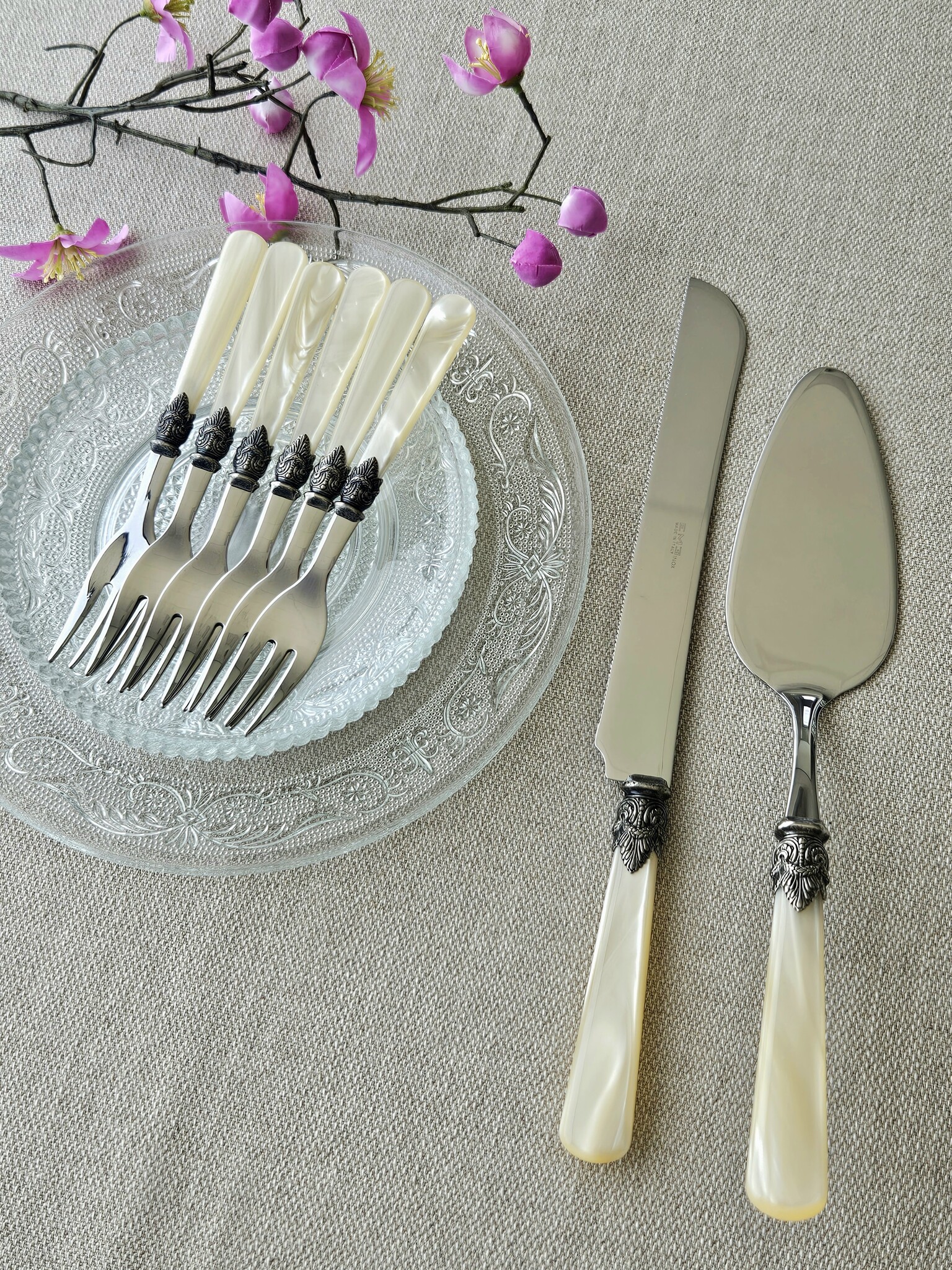 Cake serving set, Ivory (mother-of-pearl sheen)