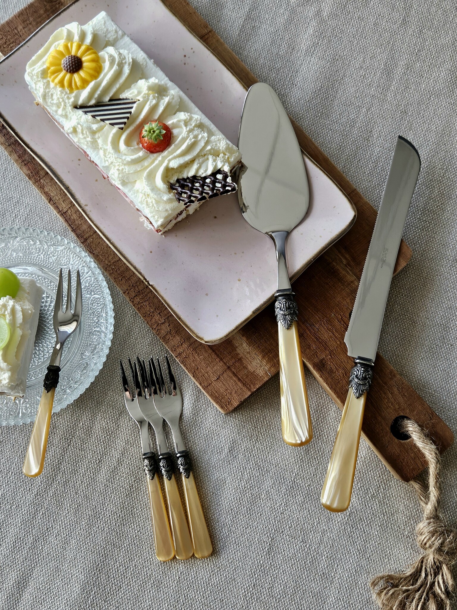 Cake serving set, Honey Gold (mother-of-pearl sheen)