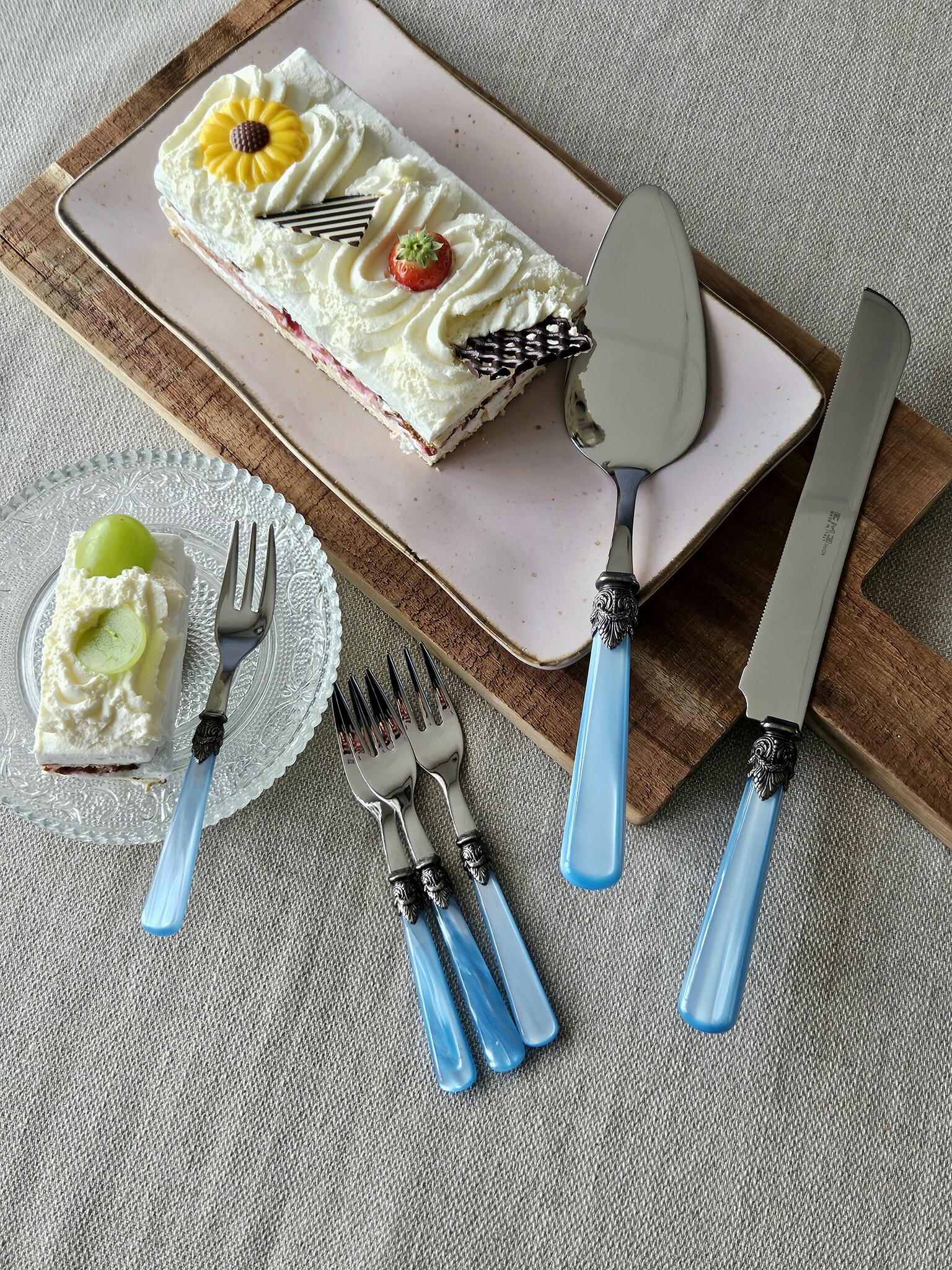 Tortenbesteckset (8-teilig), Hellblau (perlmuttglanz)