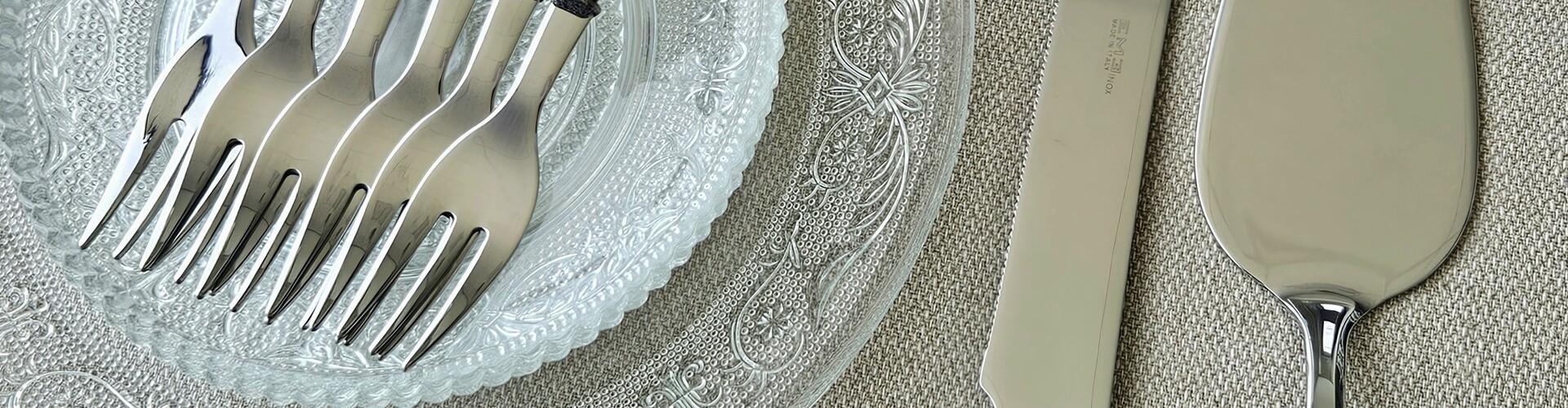 Découvrez l'ensemble de couverts à gâteau parfait de EME Napoléon