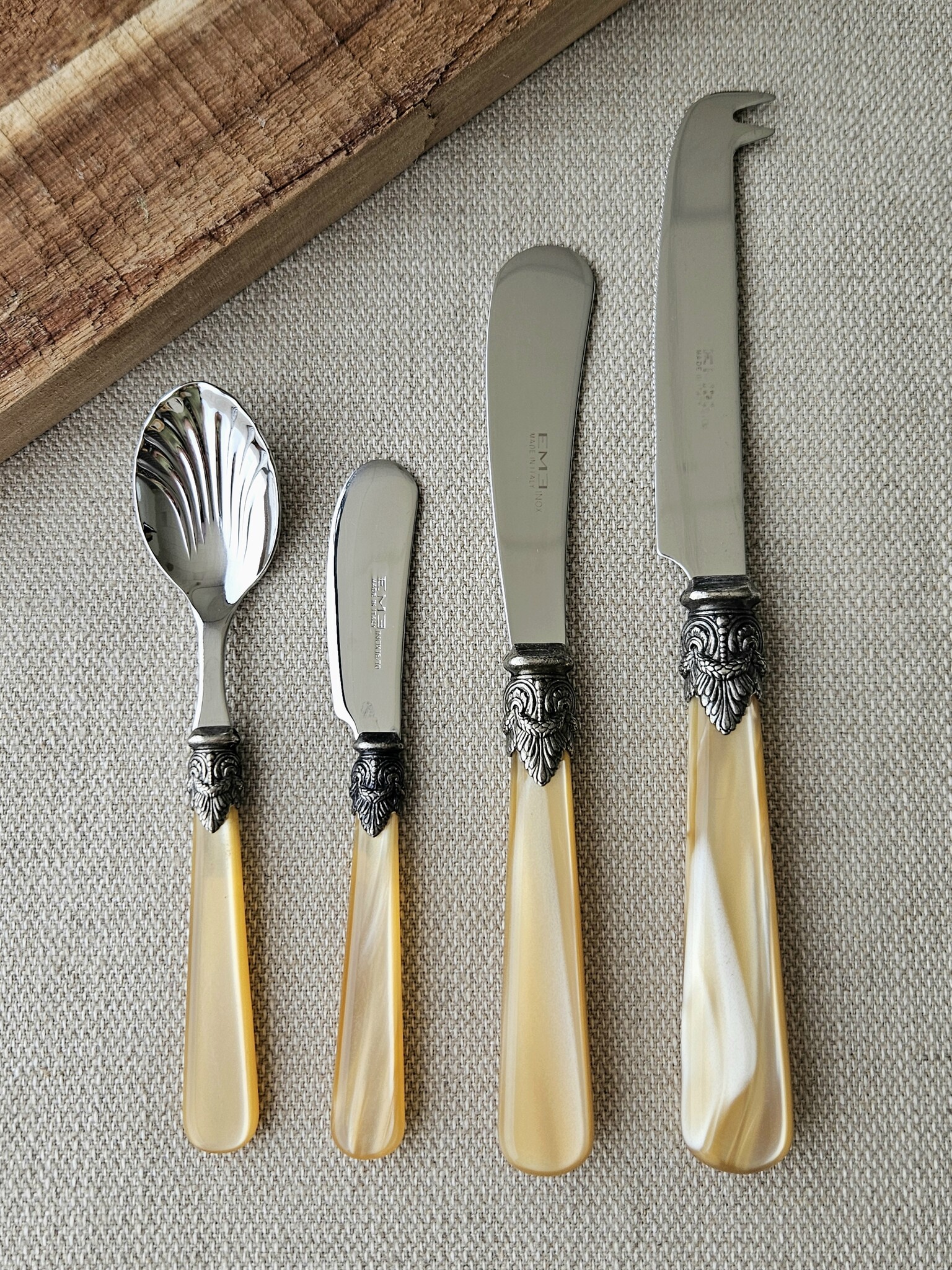 Tapas serving set, Honey Gold (mother-of-pearl sheen)