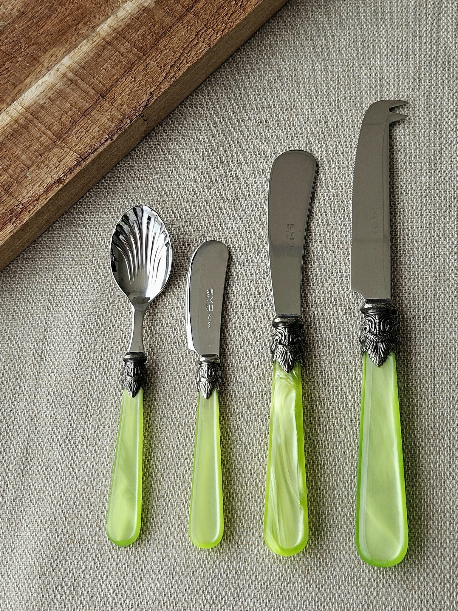 Tapas serving set, Light Green (mother-of-pearl sheen)